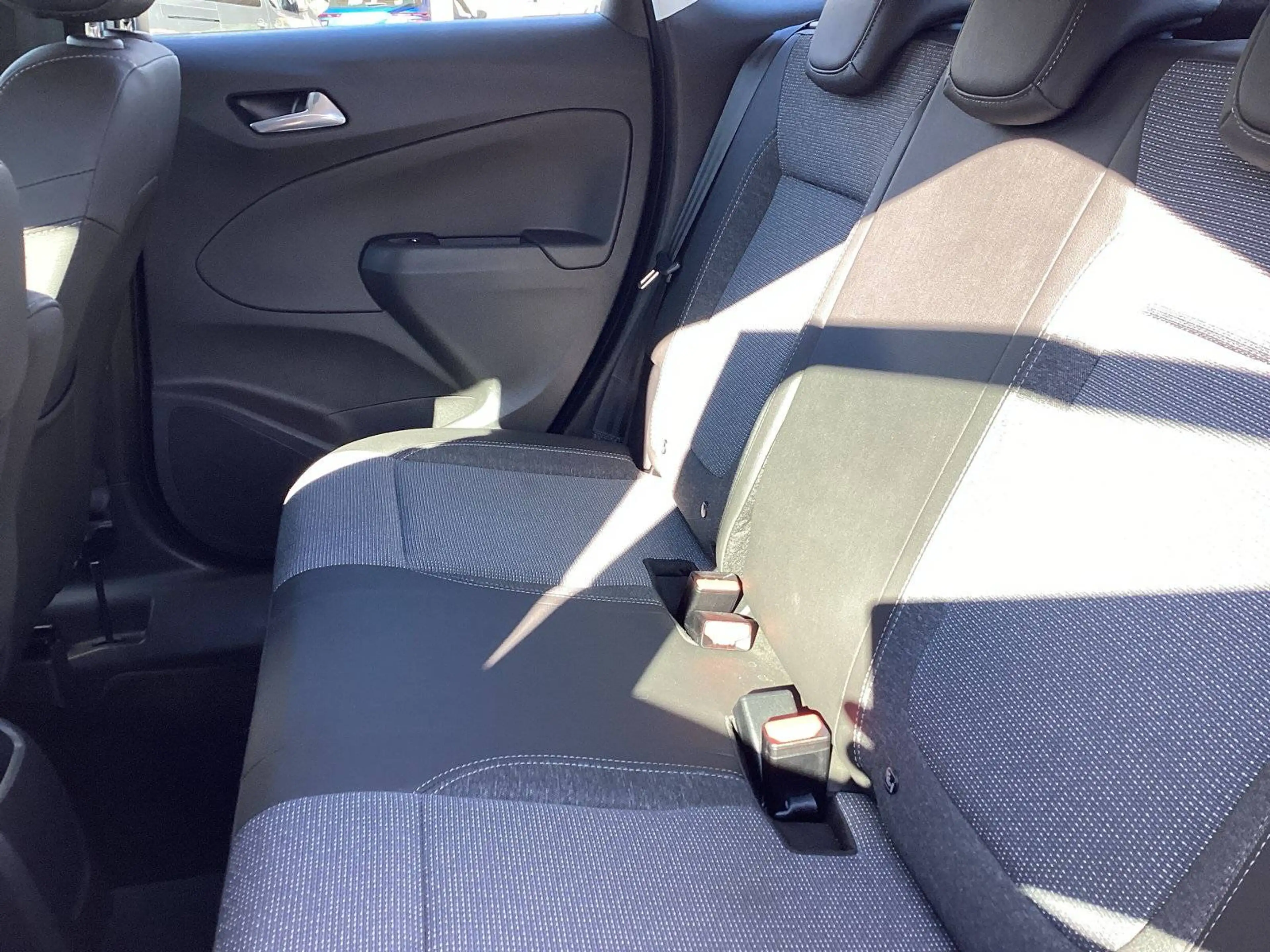 Opel Crossland X Elegance — photo 12