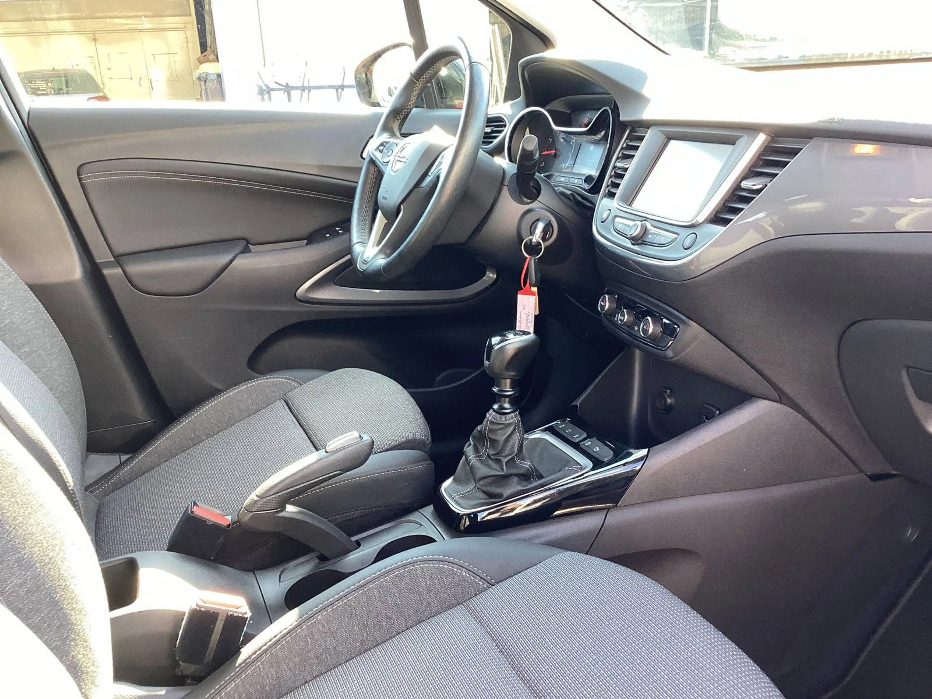 Opel Crossland X Elegance — photo 10