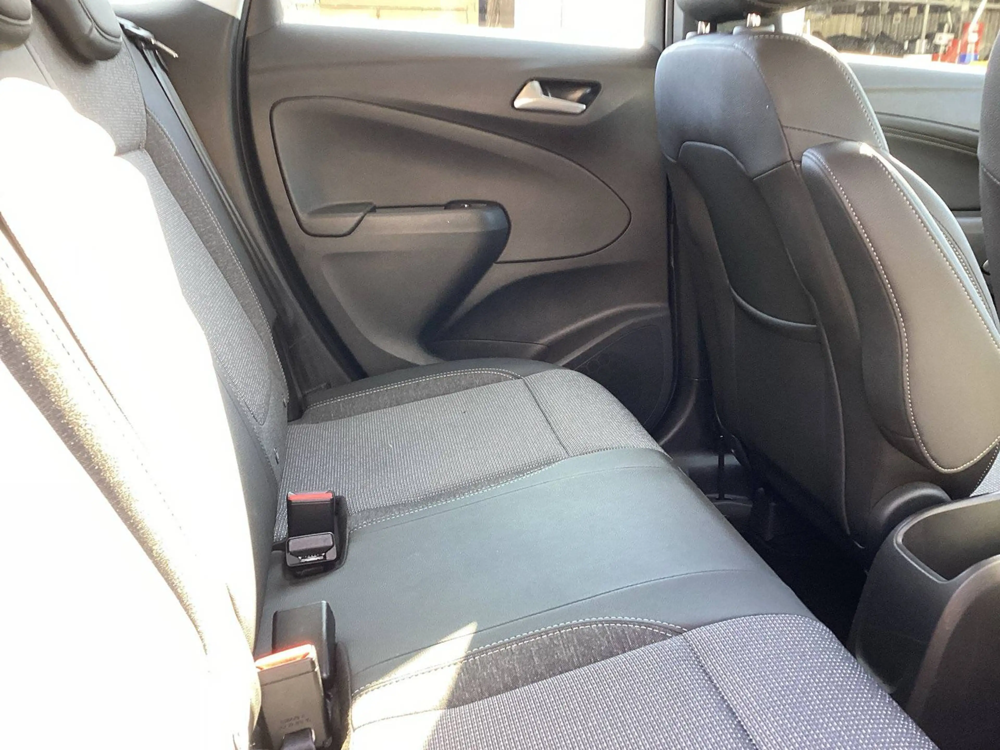 Opel Crossland X Elegance — photo 11