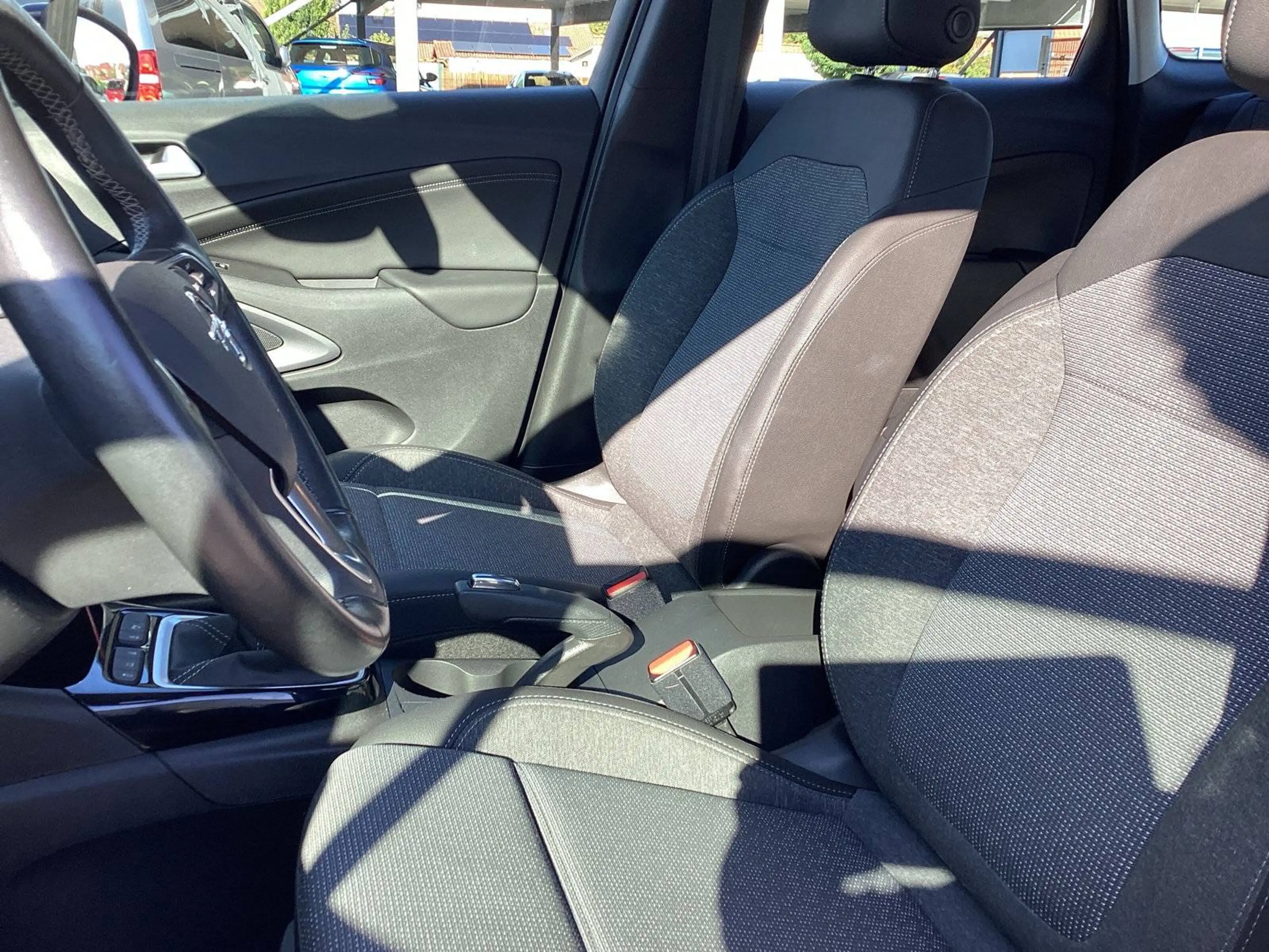 Opel Crossland X Elegance — photo 14