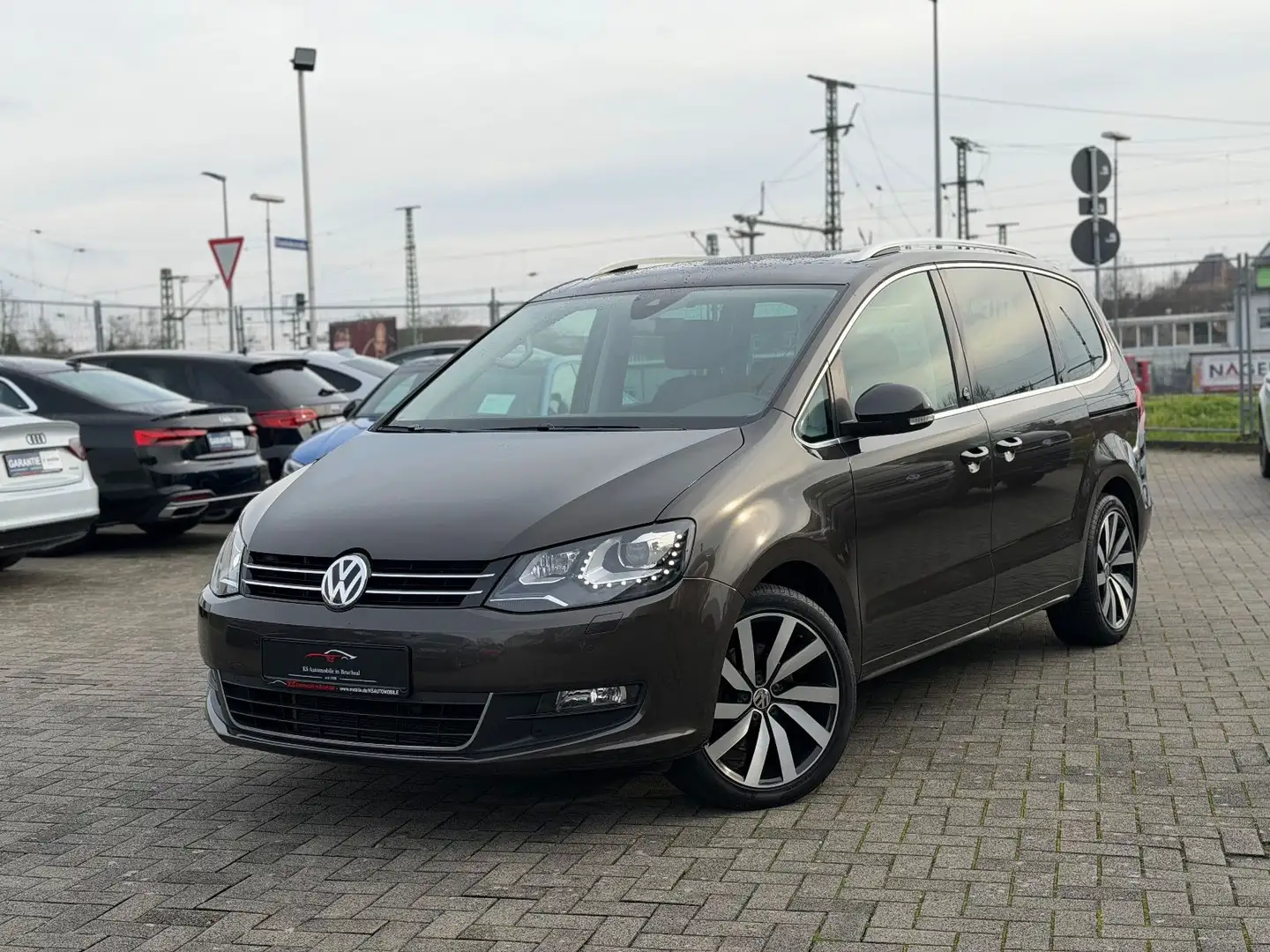 Volkswagen Sharan 2.0 TDI Sound 4Motion*Standh*ACC*7-Sitzer Braun - 1