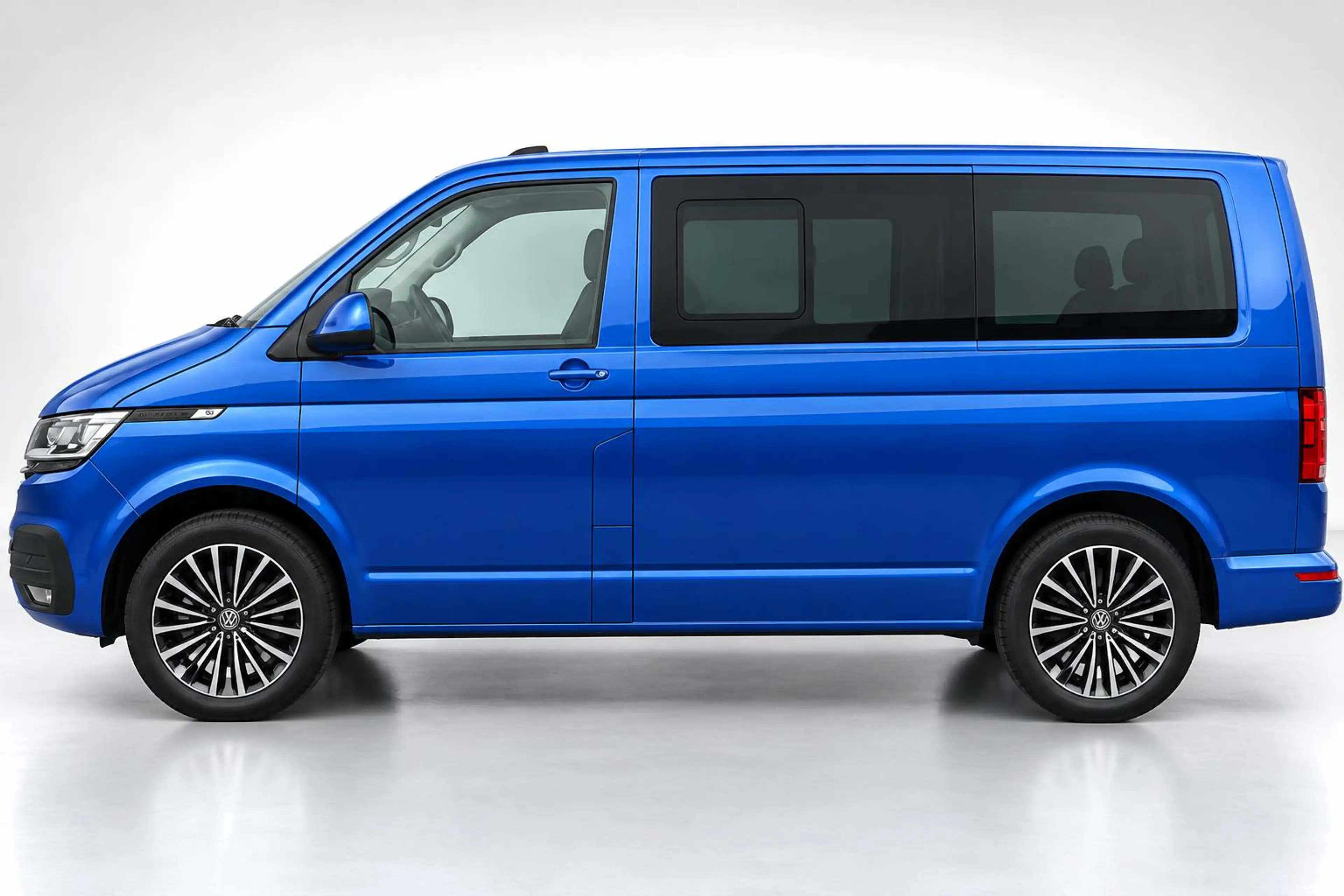 Volkswagen T6.1 Multivan 2,0 TDI *NAVI+RFK *AHK *SCHIENENSYSTEM *GARANTIE+FIN. — photo 4