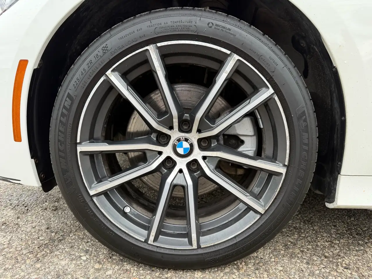 BMW 3 Series photo BMW 3 Series