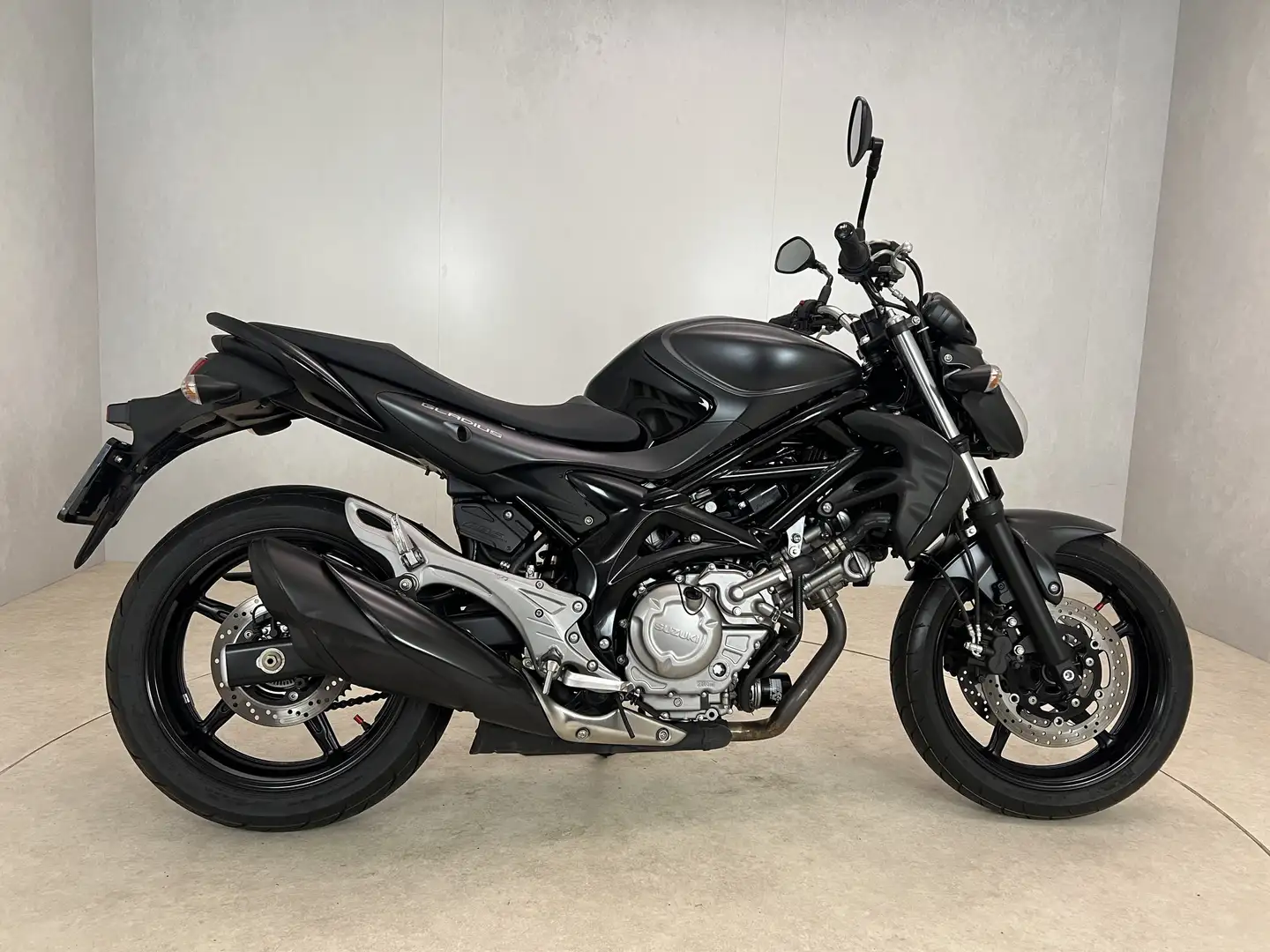 Suzuki Gladius 650 SFV ABS 35 KW Zwart - 1