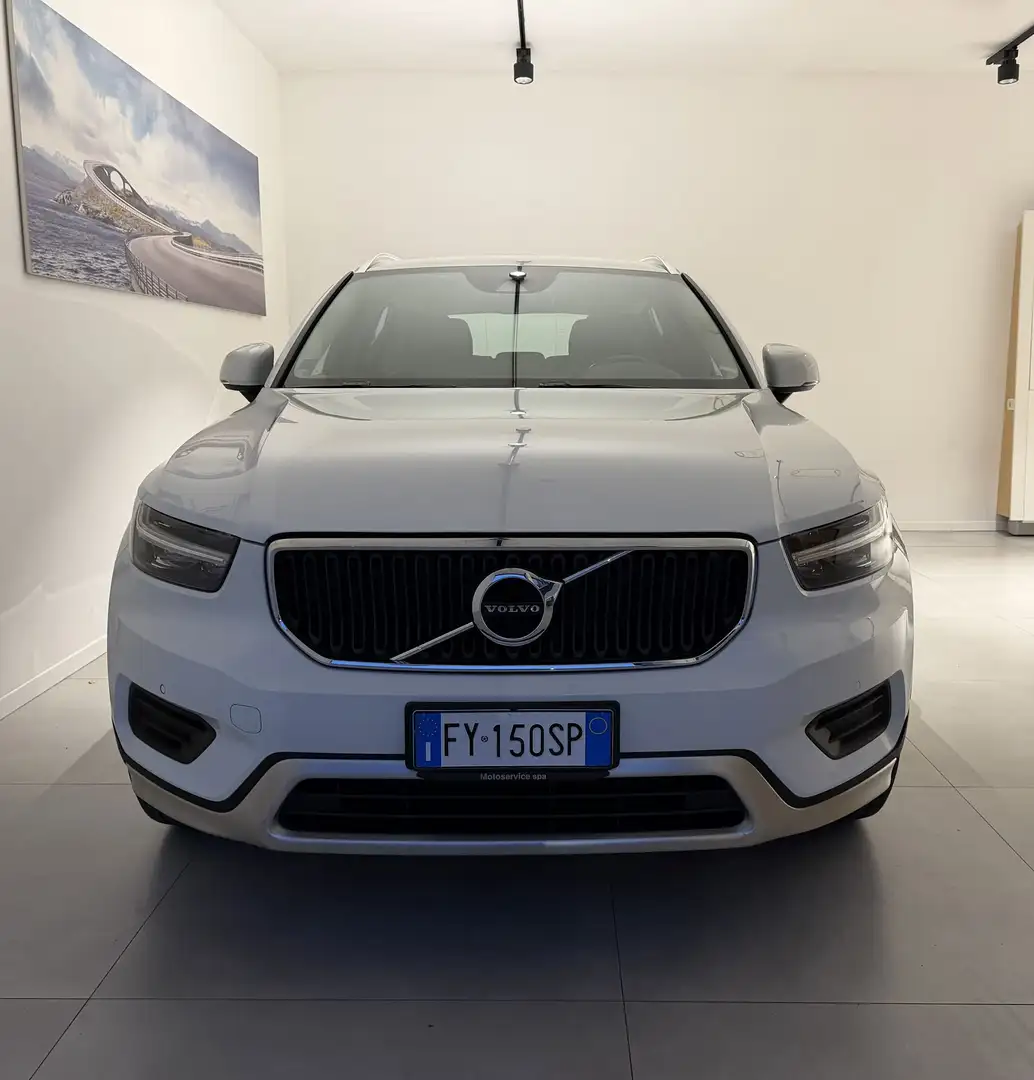 Volvo XC40 XC40 T3 Momentum Bianco - 2