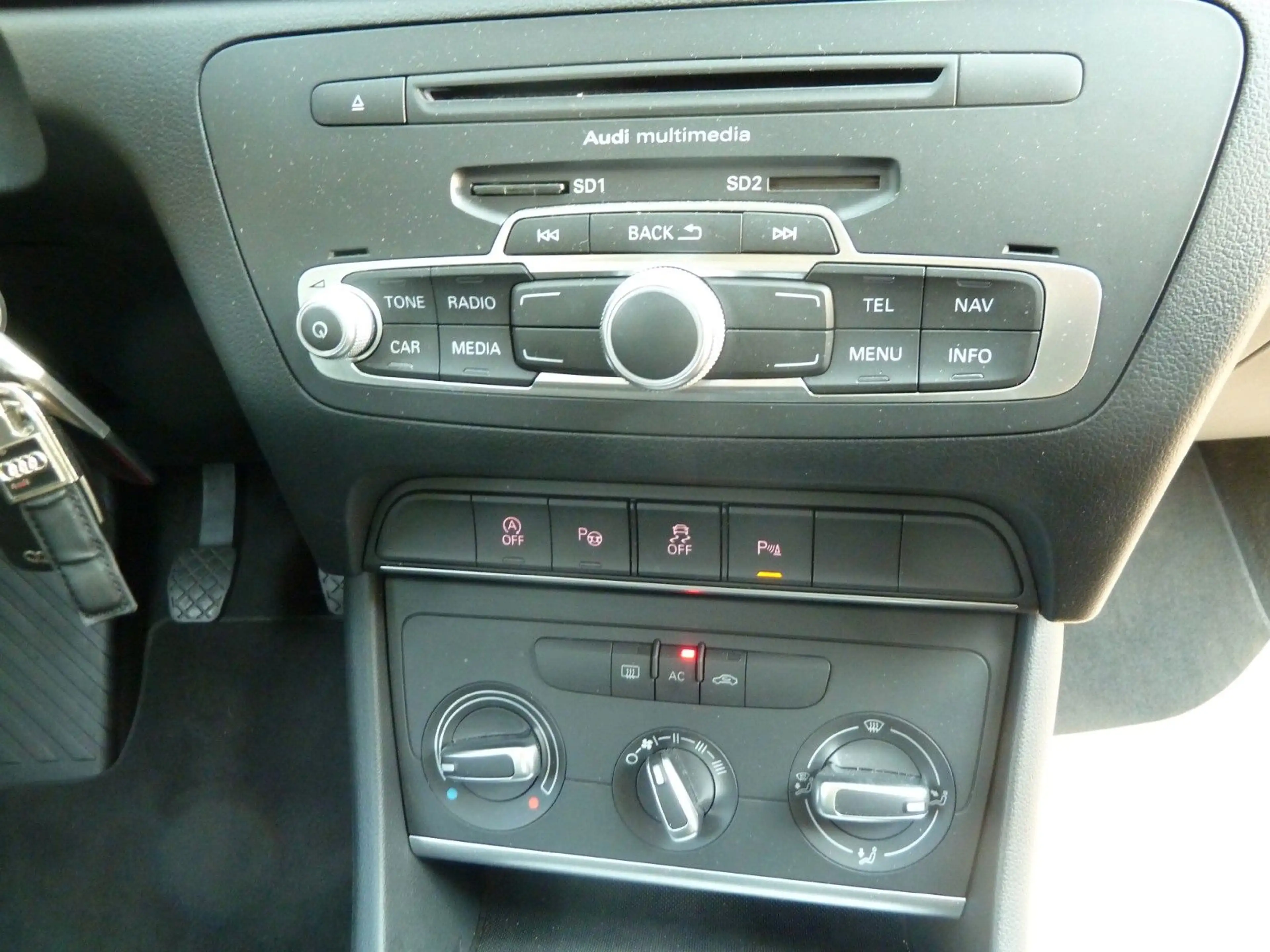Audi Q3 2.0 TFSI quattro — photo 13