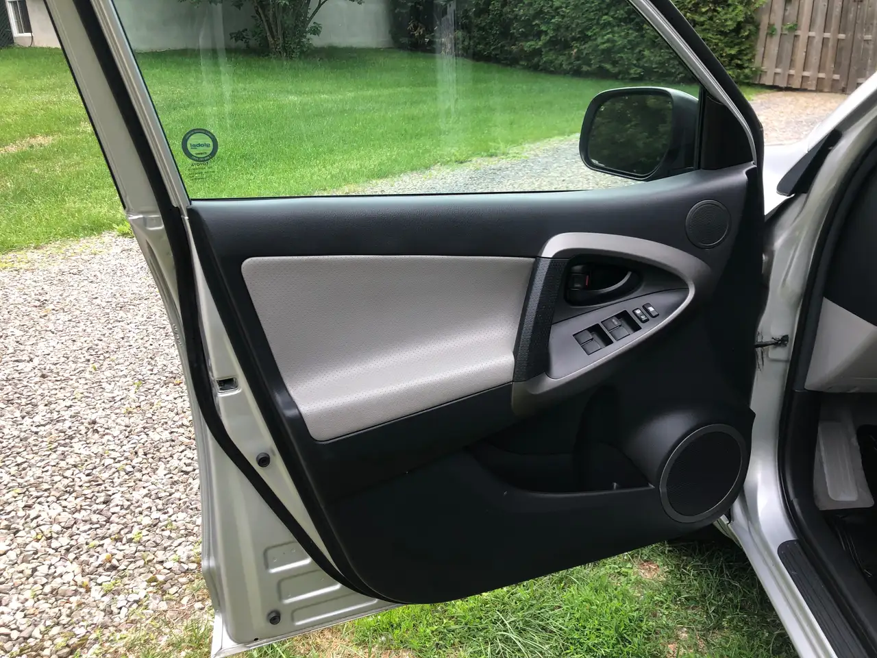 Toyota RAV 4 photo Toyota RAV 4
