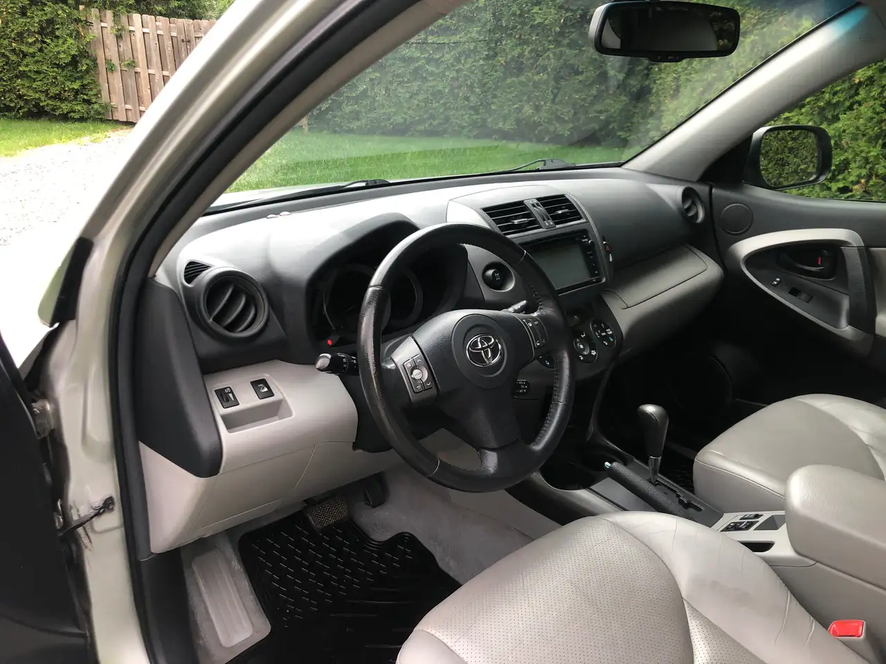 Toyota RAV 4 photo Toyota RAV 4
