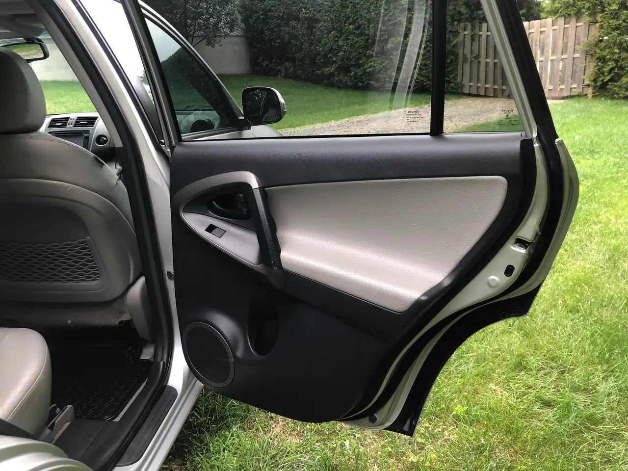 Toyota RAV 4 photo Toyota RAV 4