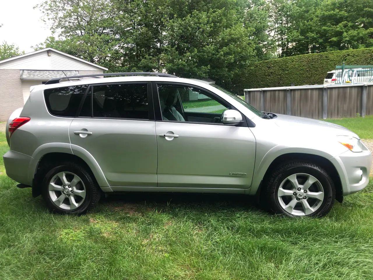 Toyota RAV 4 photo Toyota RAV 4