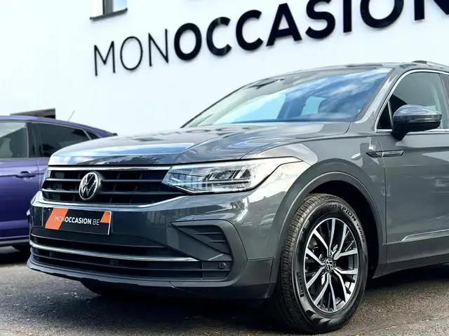 Volkswagen Tiguan view 2