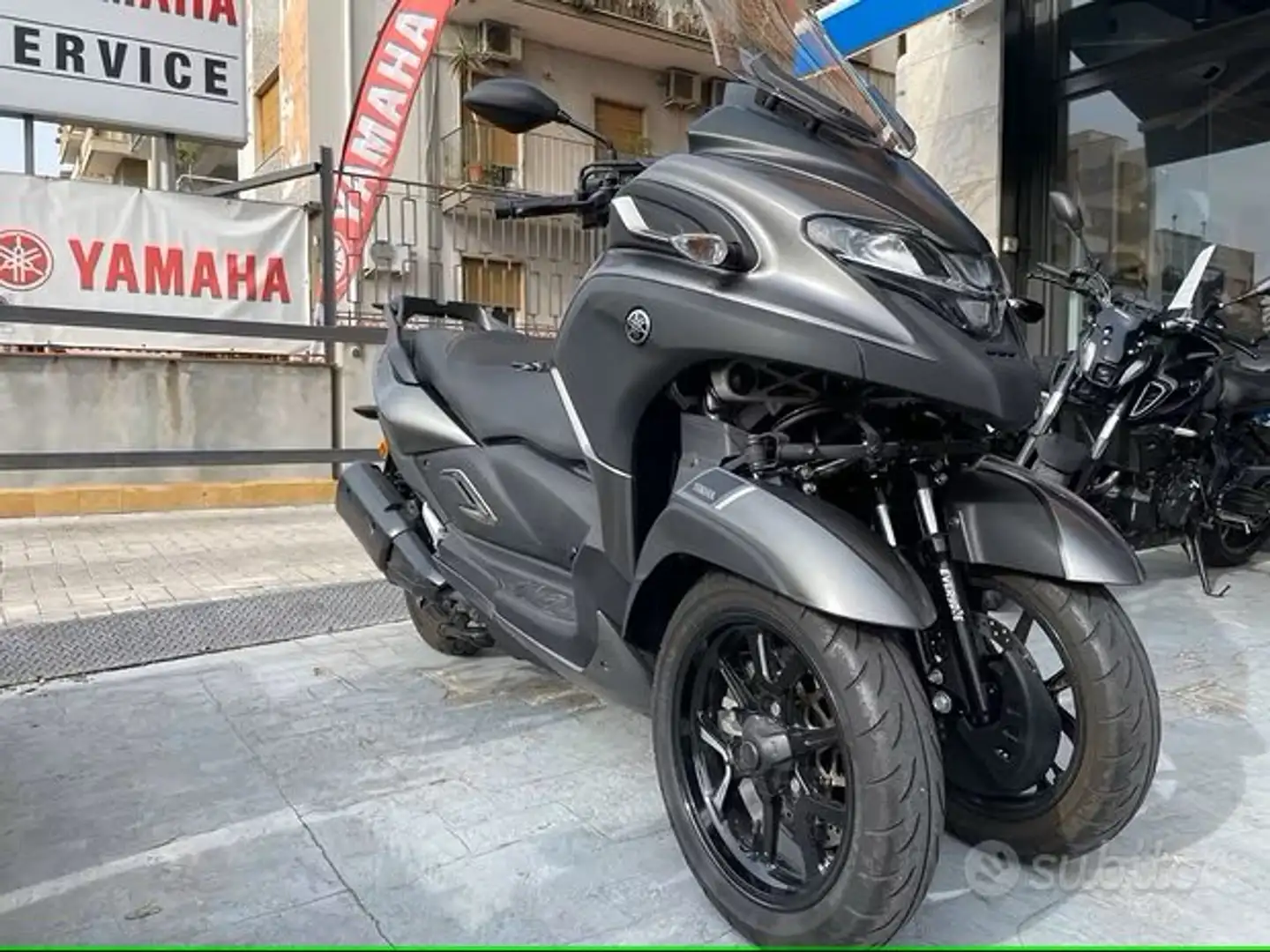 Yamaha TriCity 300 Plateado - 1
