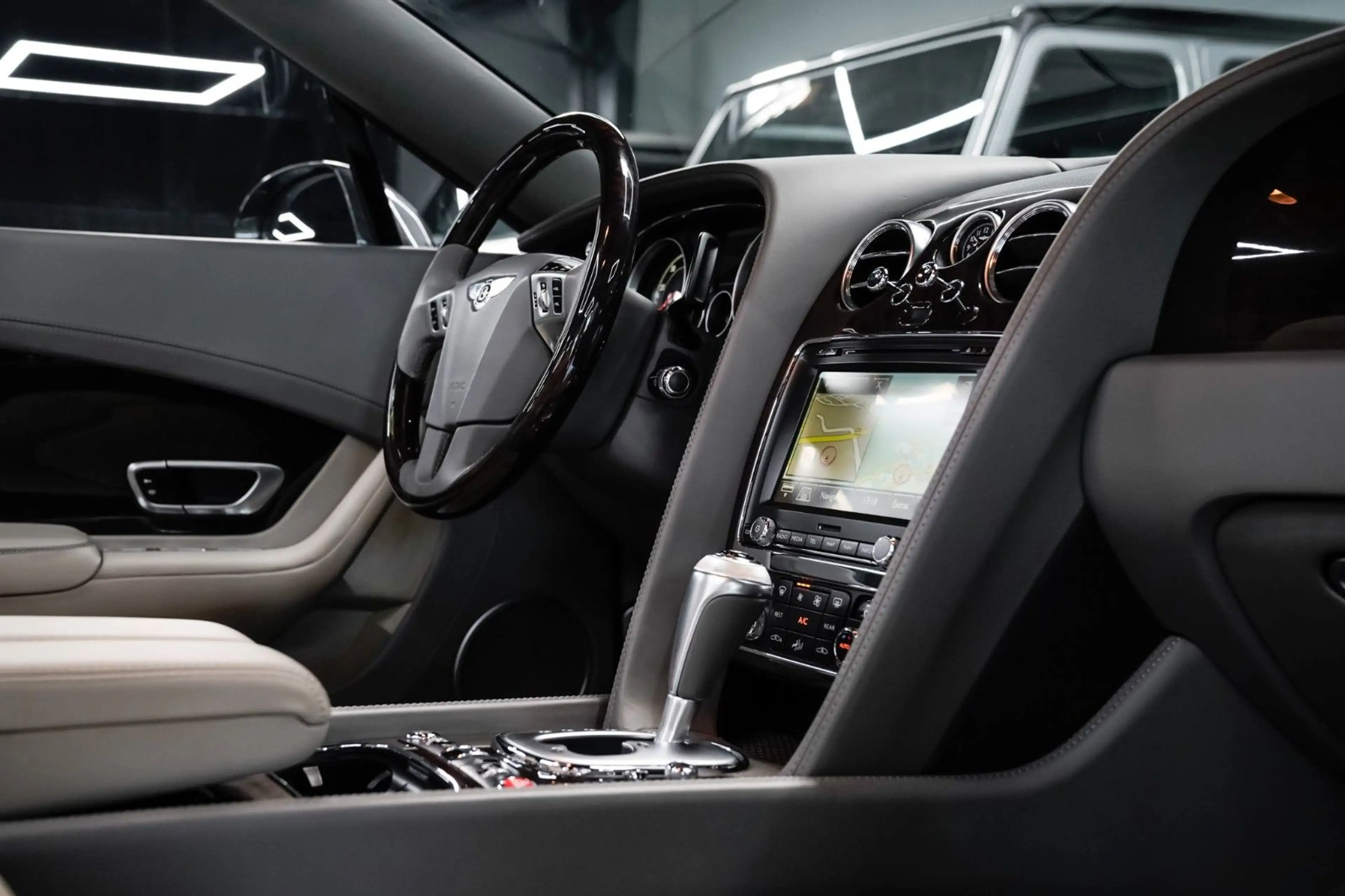 Bentley Continental GTC W12 Mulliner *Carbon* — photo 15