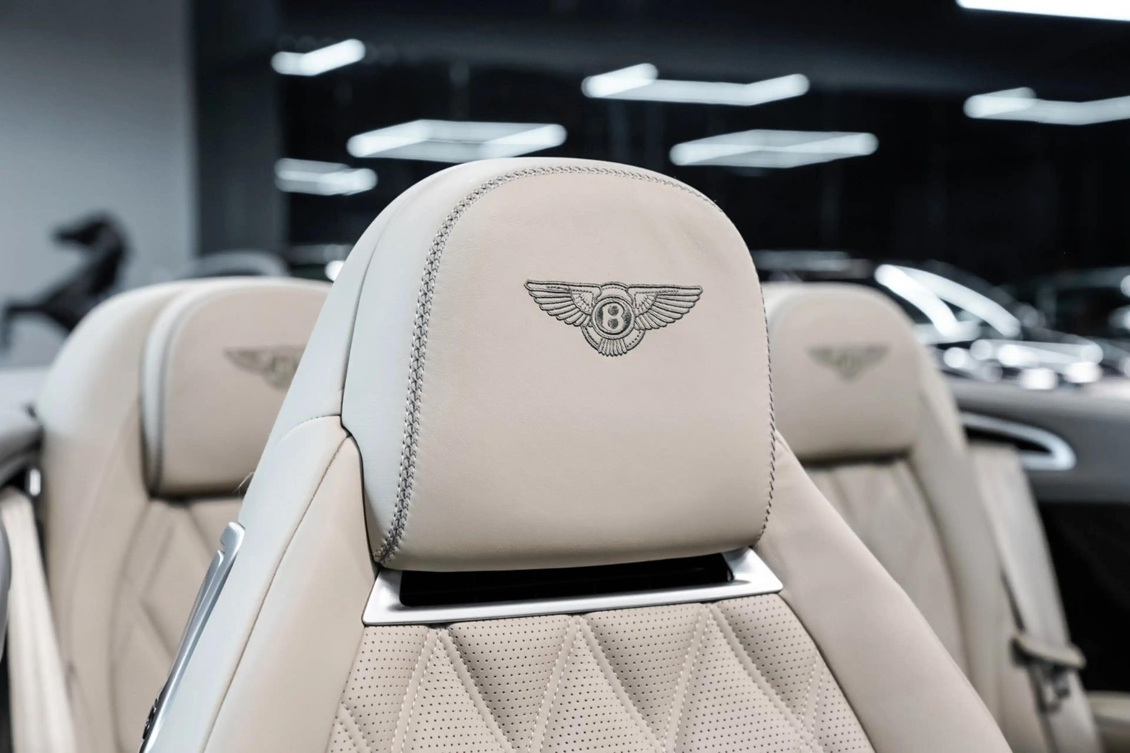 Bentley Continental GTC W12 Mulliner *Carbon* — photo 14