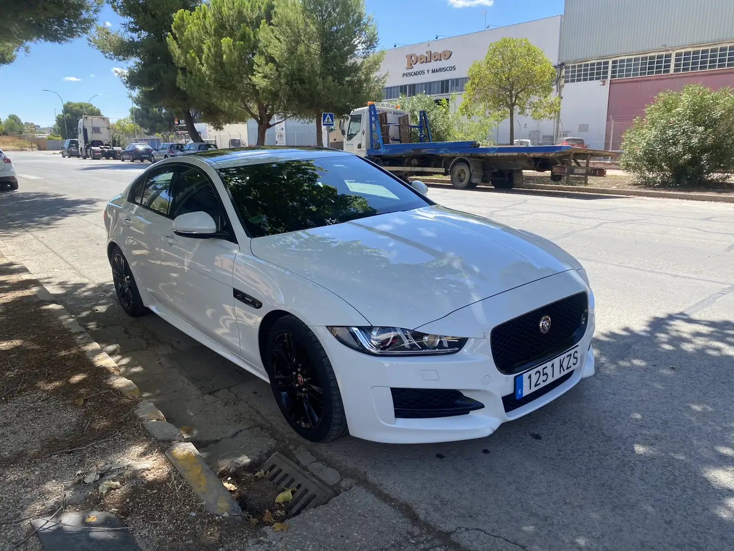 Jaguar XE 2.0 Diesel R-Sport Aut. 180 - 1