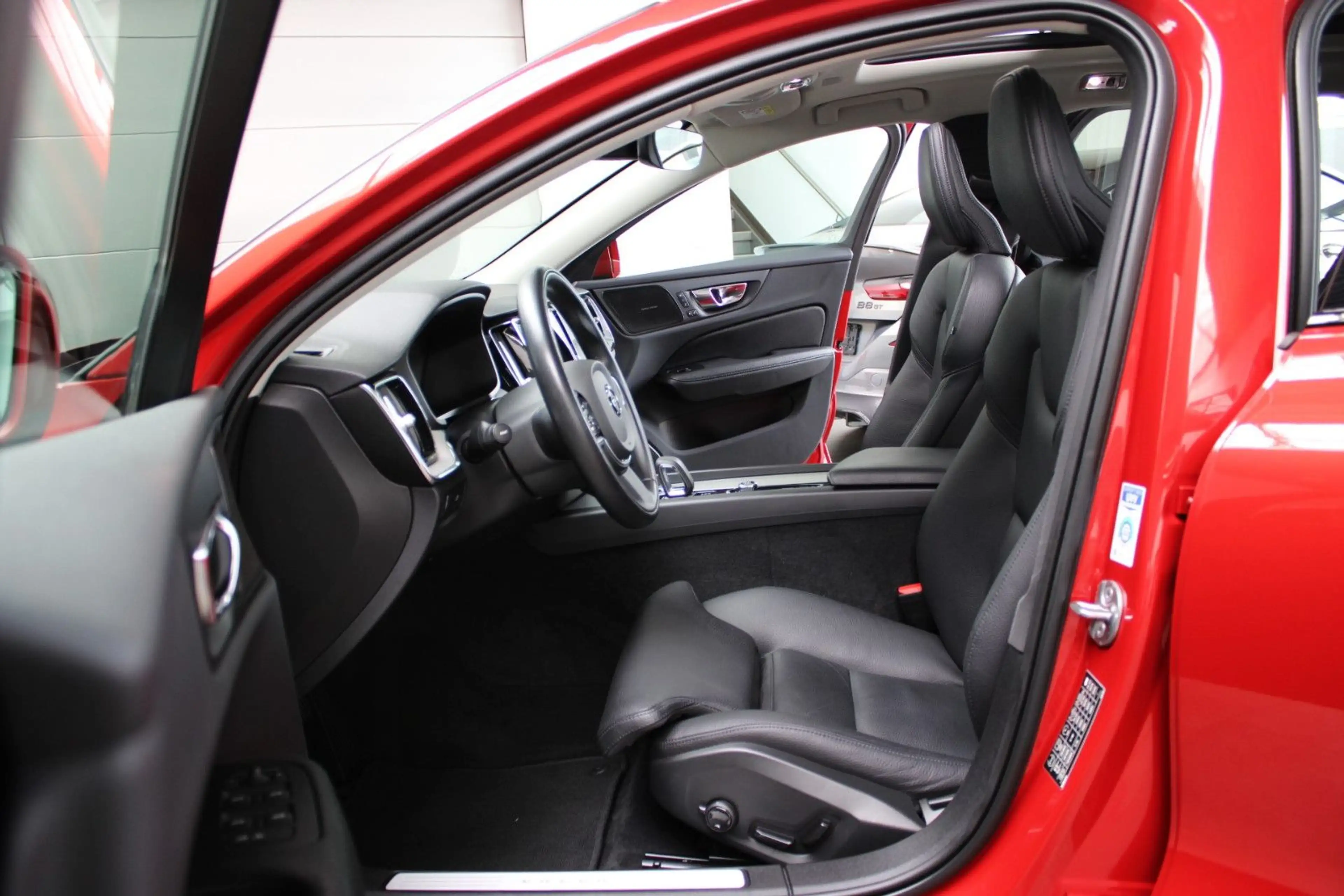Volvo V60 Cross Country V60 CROSS COUNTRY 2.0 B4 D AWD MOMENTUM PRO! — photo 4