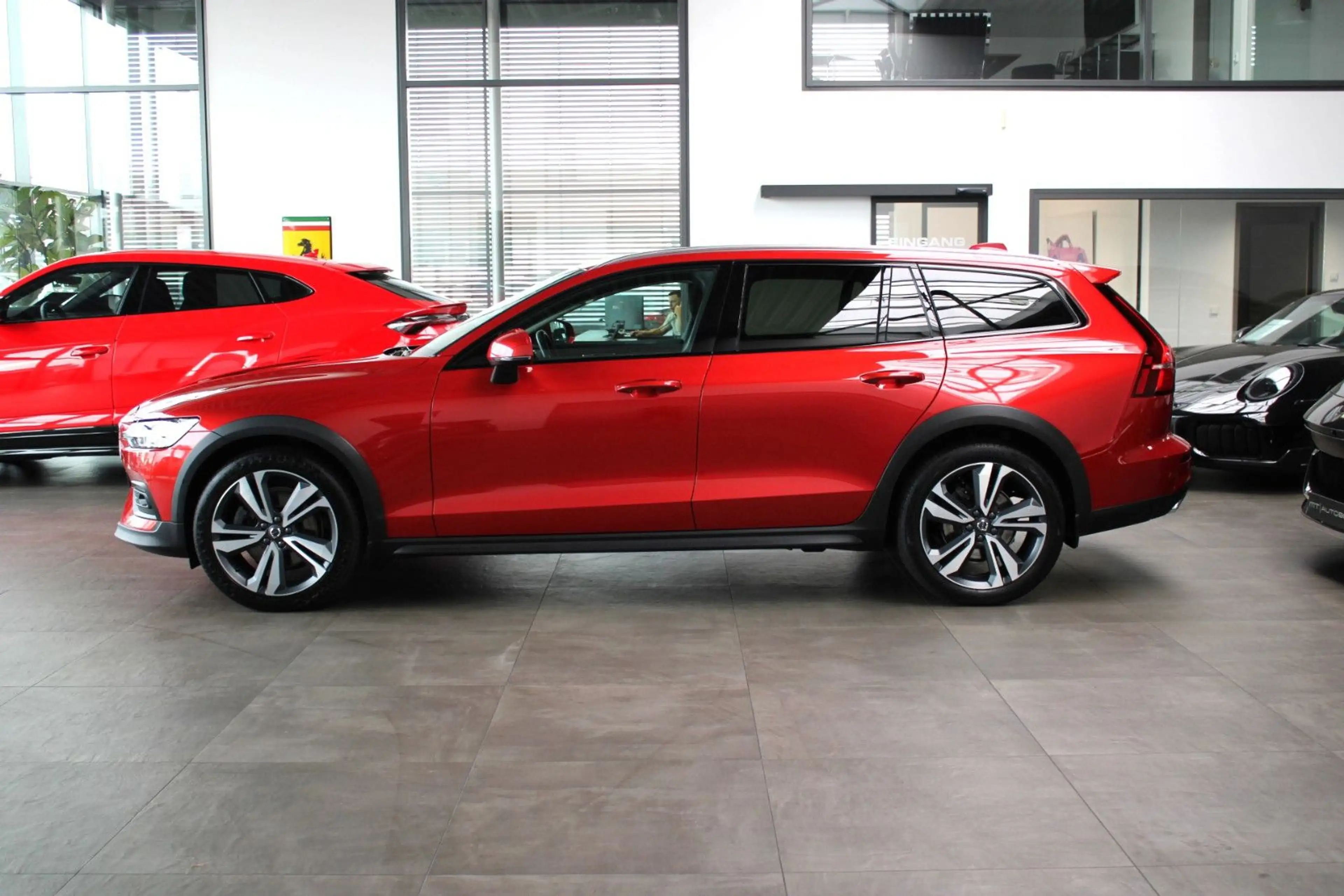 Volvo V60 Cross Country V60 CROSS COUNTRY 2.0 B4 D AWD MOMENTUM PRO! — photo 3