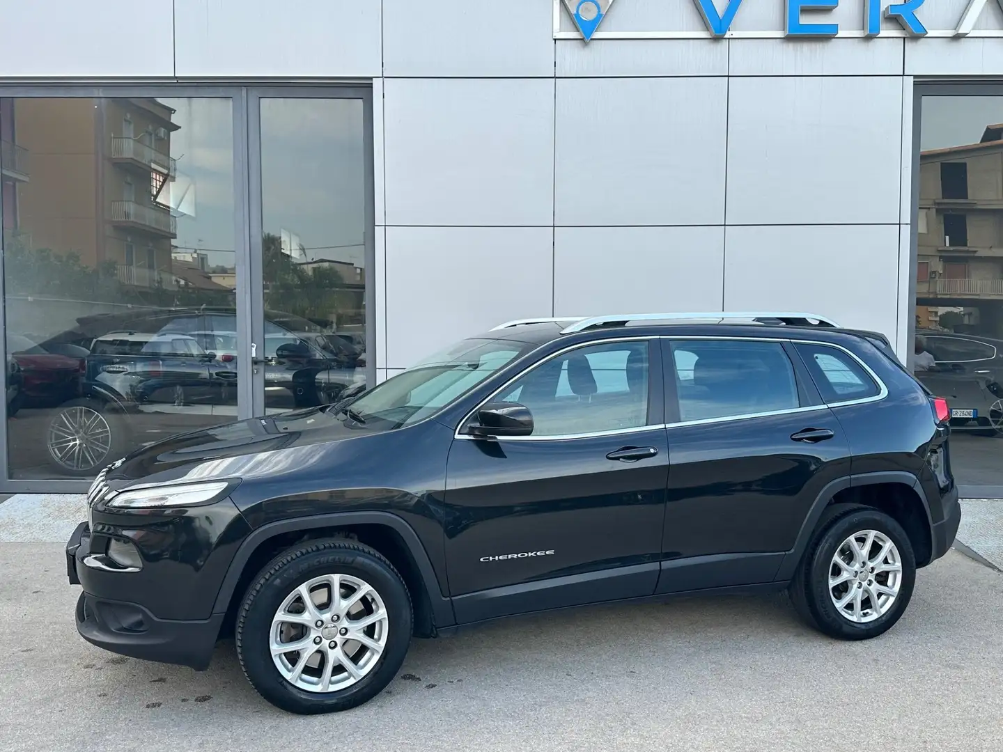 Jeep Cherokee 2.0 VENDITA RISERVATA AD OPERATORI DEL SETTORE Nero - 2