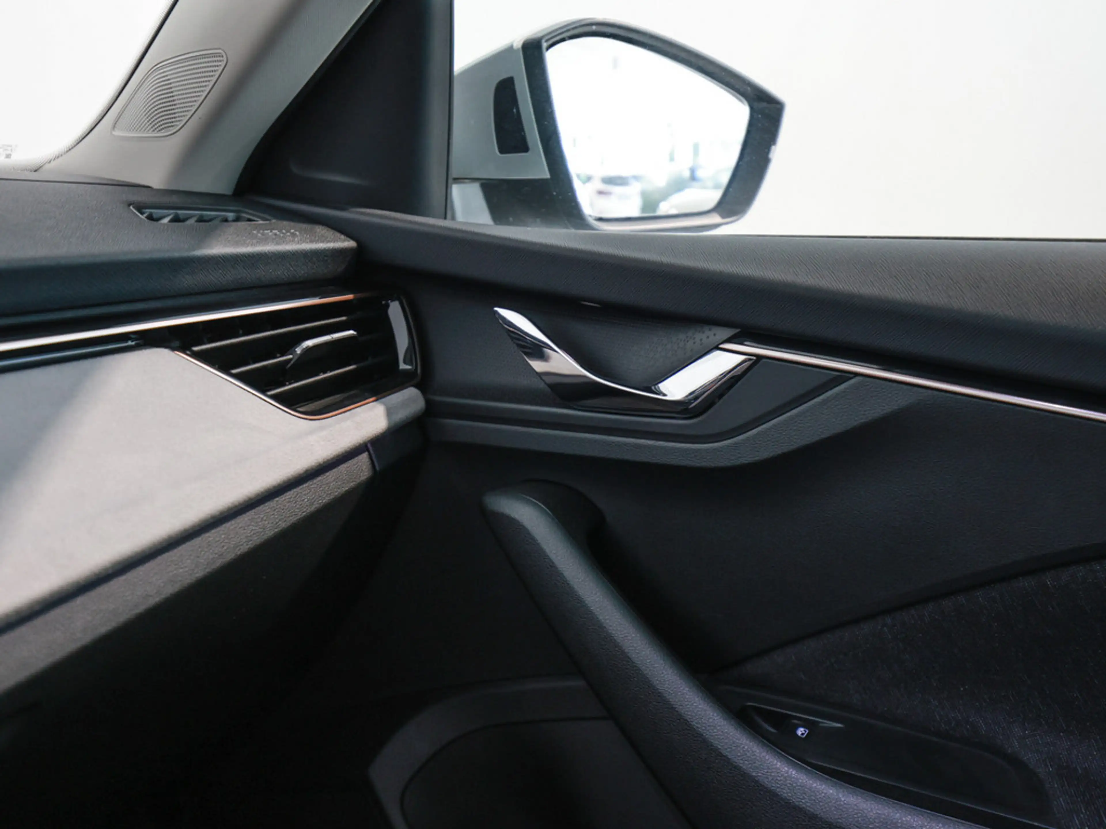 Skoda Kamiq Top Selection 1.0l TSI EU-Import 38% u. — photo 15
