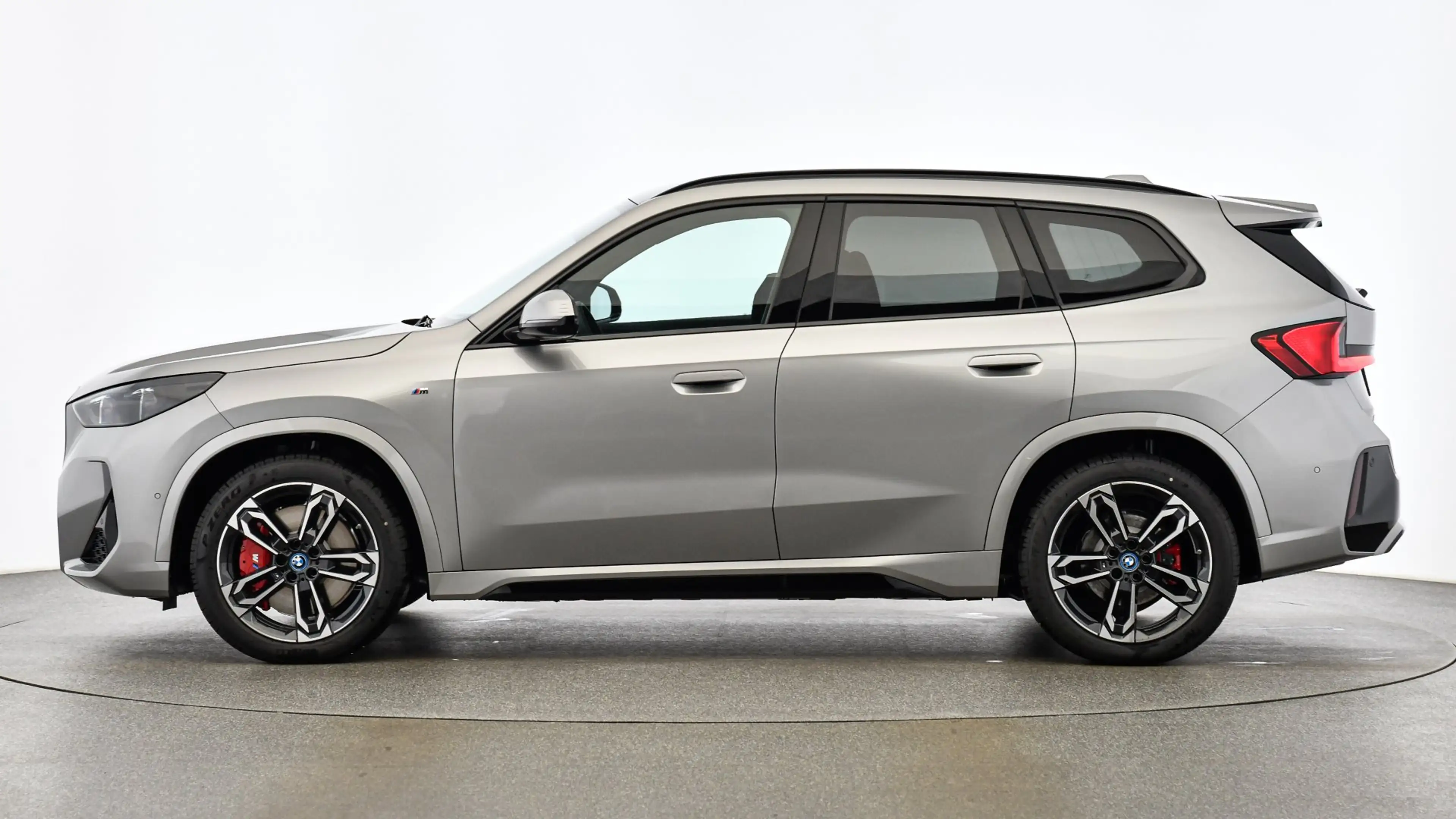 BMW iX1 eDrive20 — photo 4