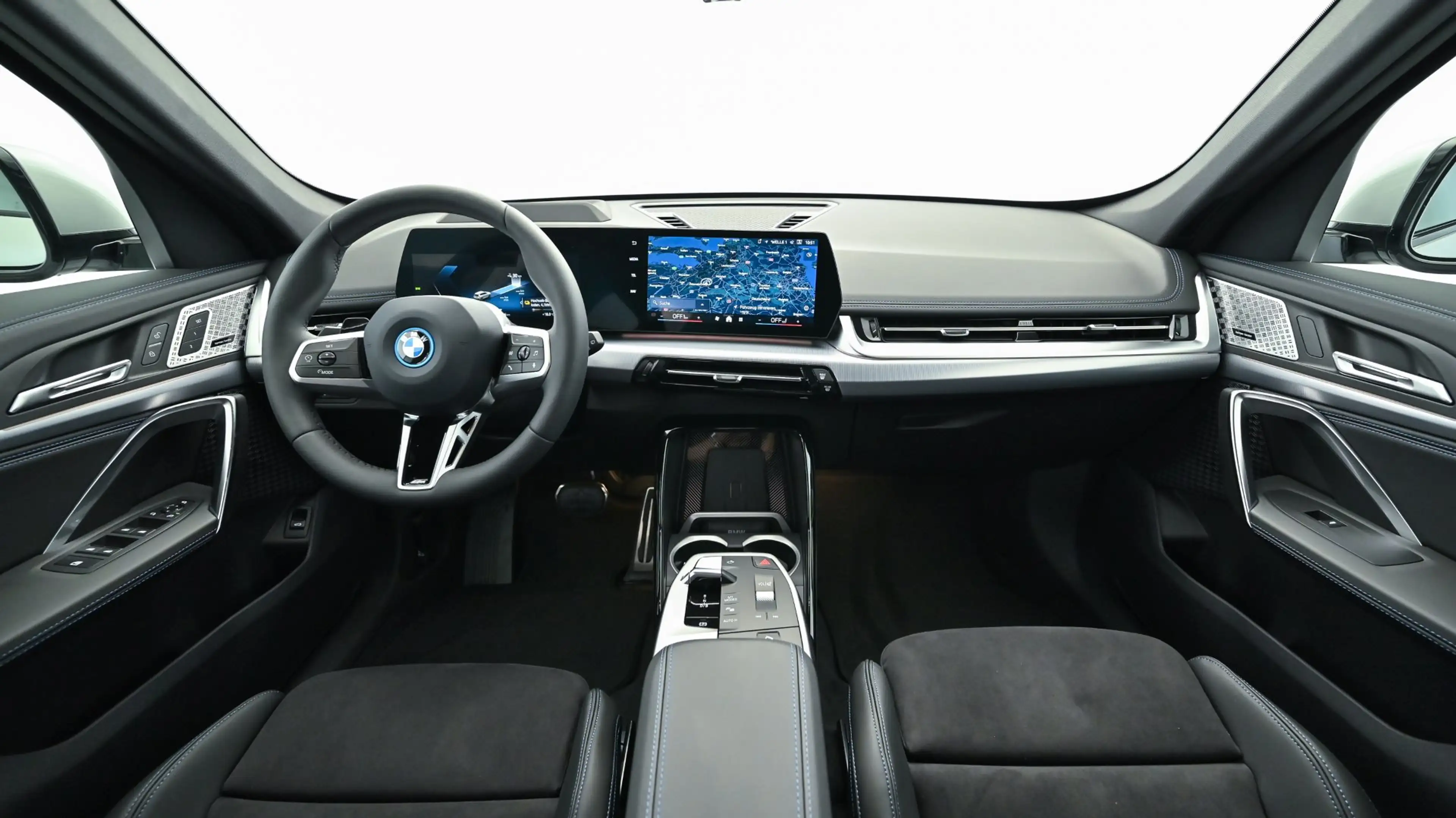 BMW iX1 eDrive20 — photo 14
