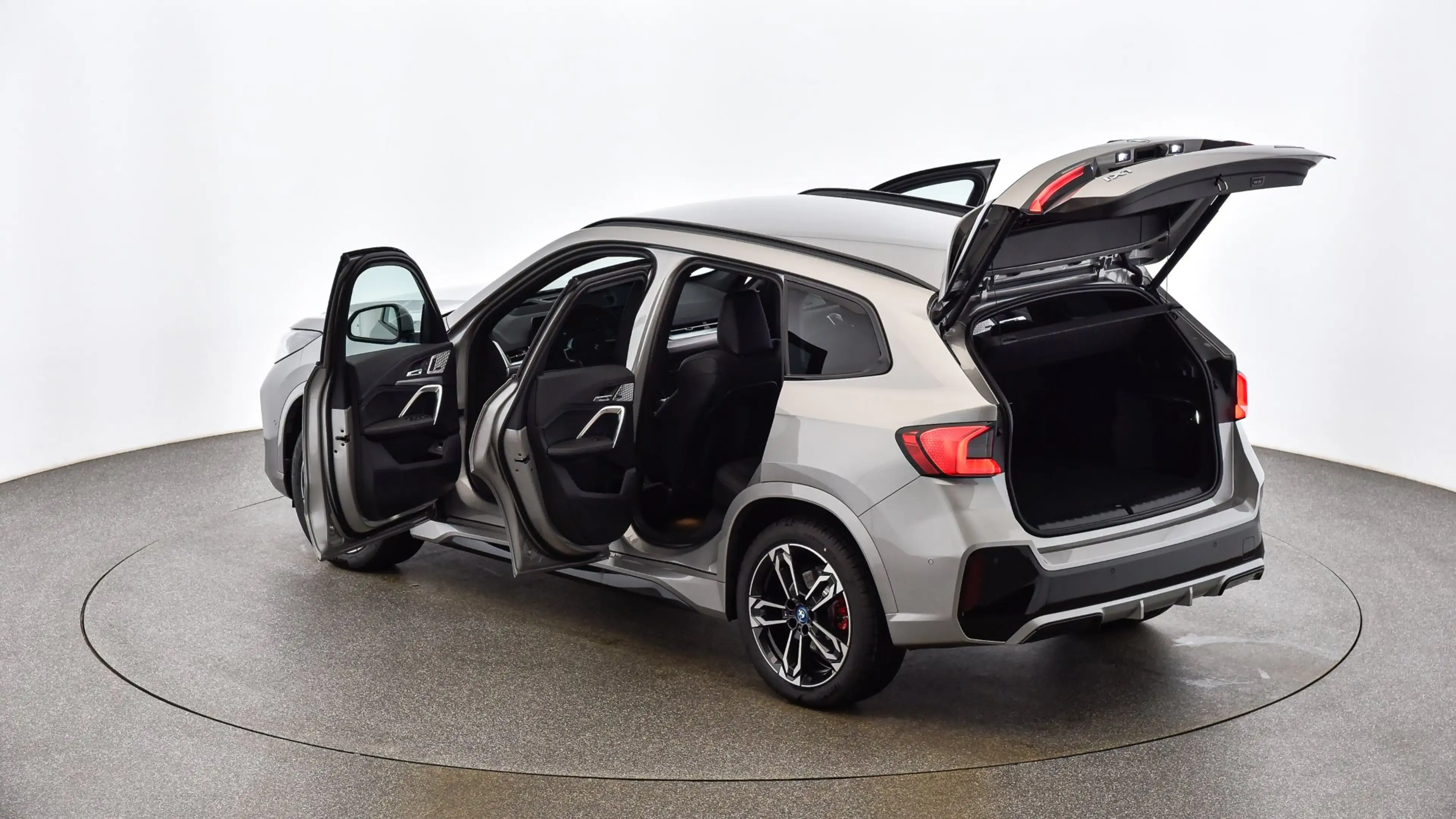 BMW iX1 eDrive20 — photo 10