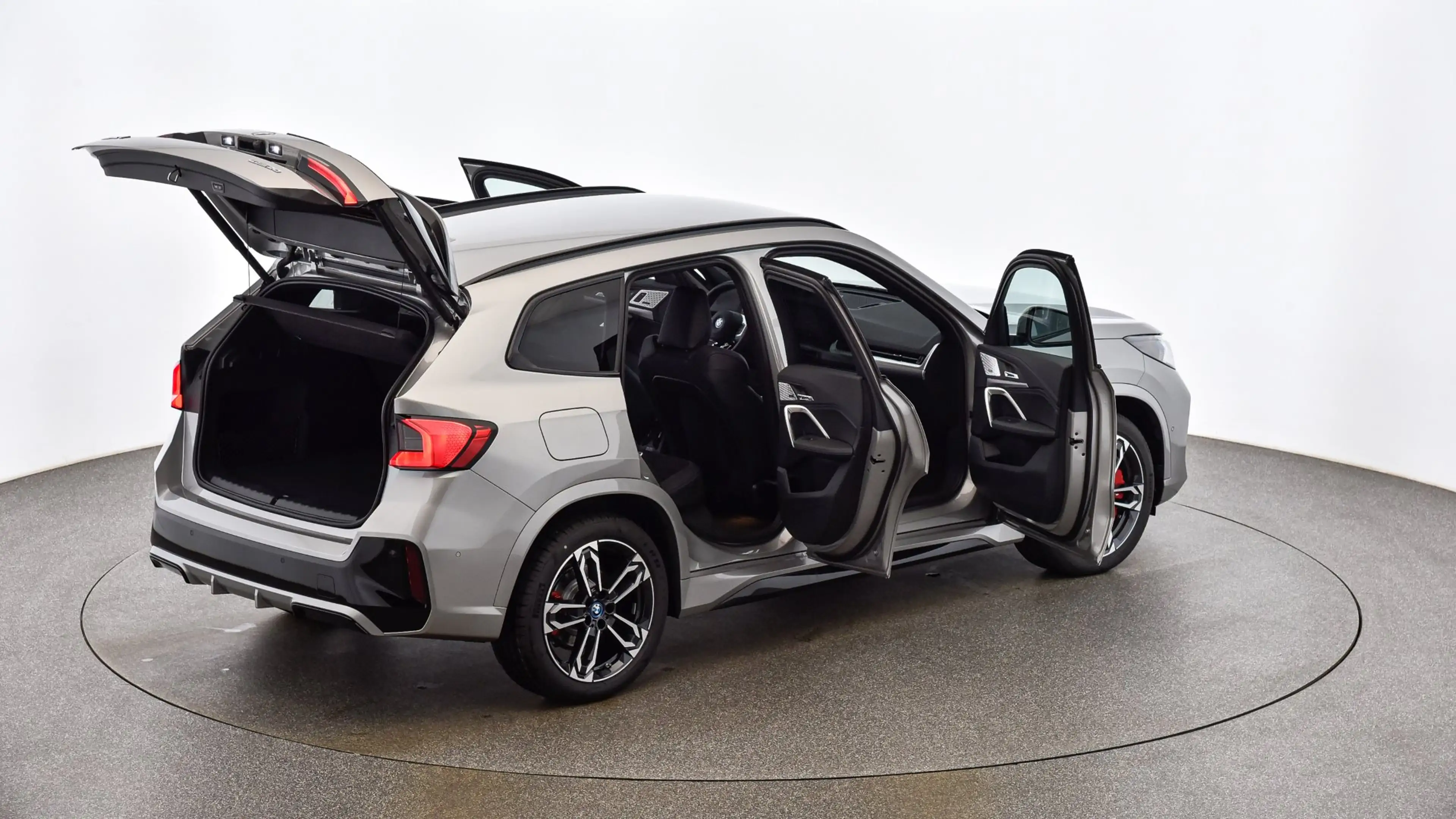 BMW iX1 eDrive20 — photo 11