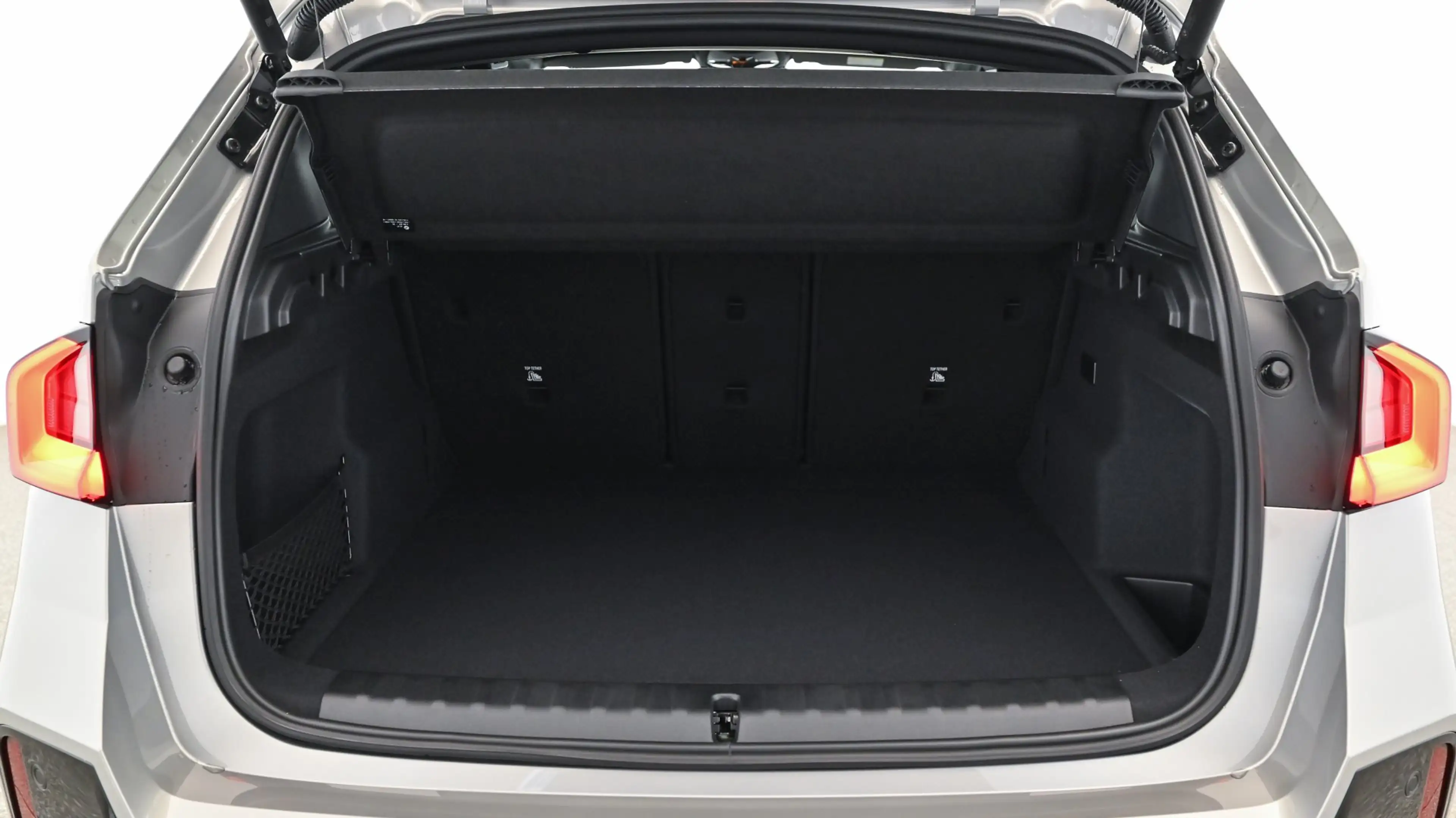 BMW iX1 eDrive20 — photo 12