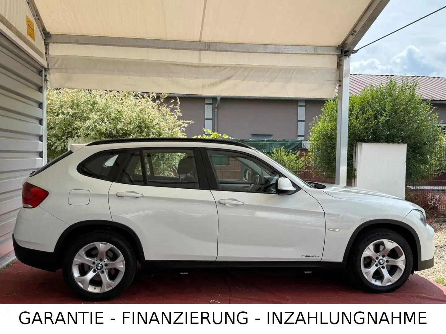 BMW X1 18 d sDrive/Garantie/Scheckheft/1.Hand/Ahk. Weiß - 2