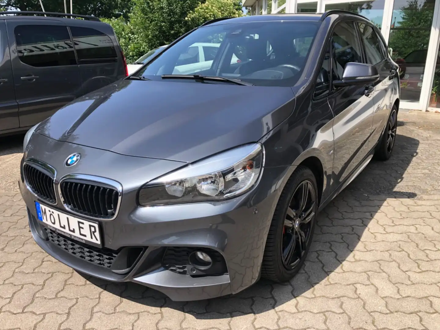 BMW 218 218dA Active Tourer  M Sport Navi AHK 2.Hand Grau - 1