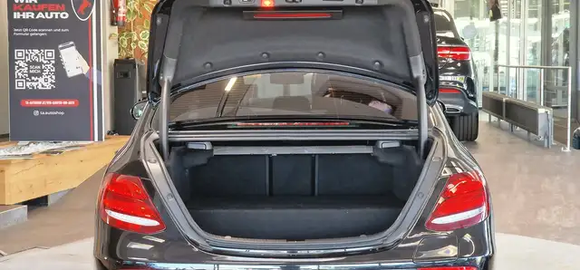 Mercedes-Benz E-Class view 9