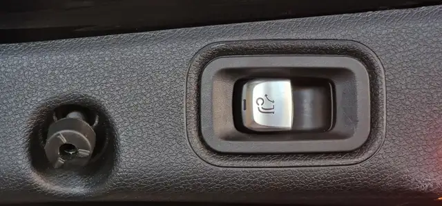 Mercedes-Benz E-Class view 10