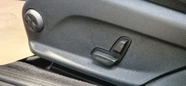 Mercedes-Benz E-Class view 19