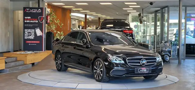 Mercedes-Benz E-Class view 3