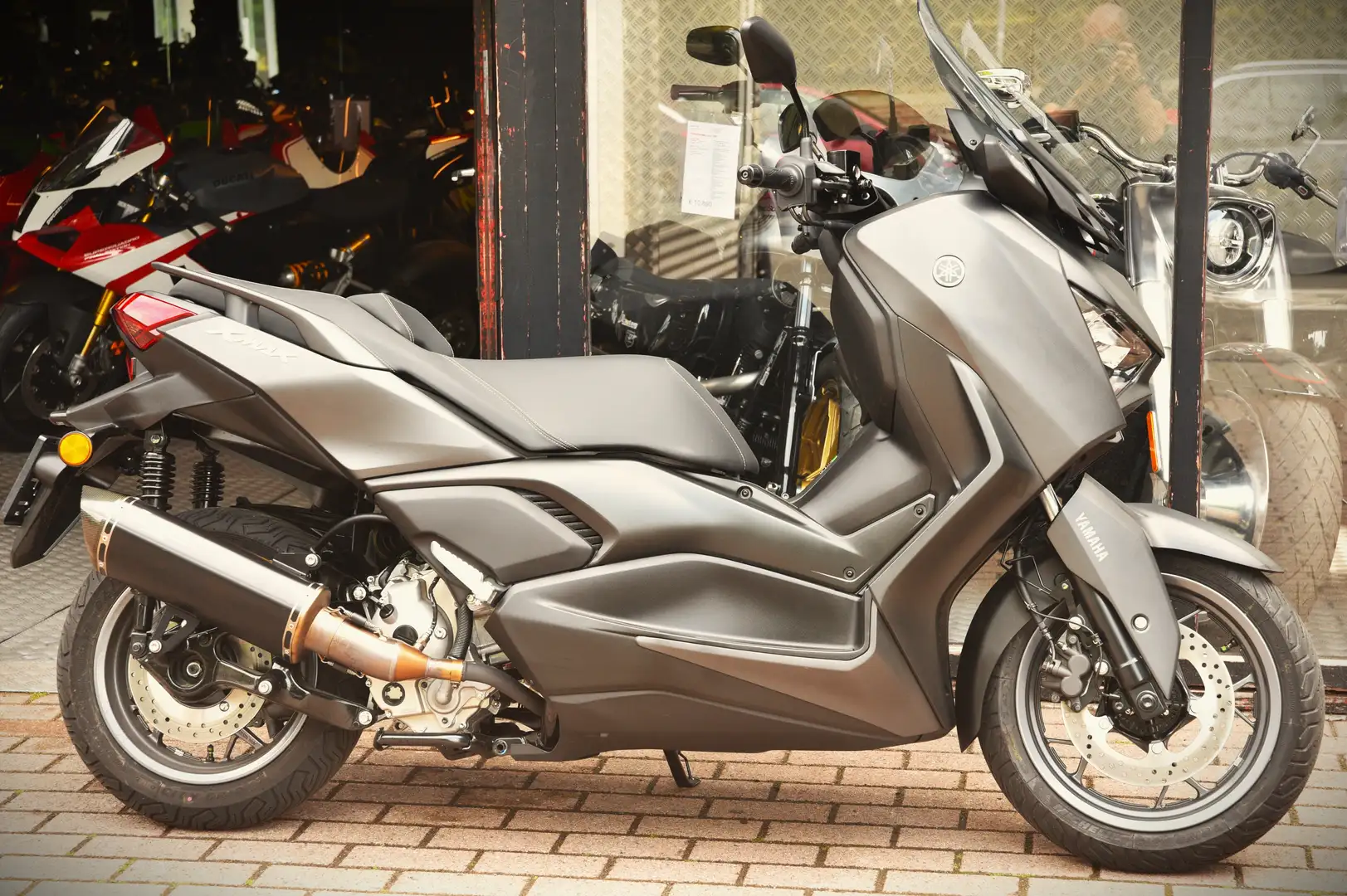 Yamaha X-Max 300 (TVAC) ***MOTO VERTE*** Gris - 2