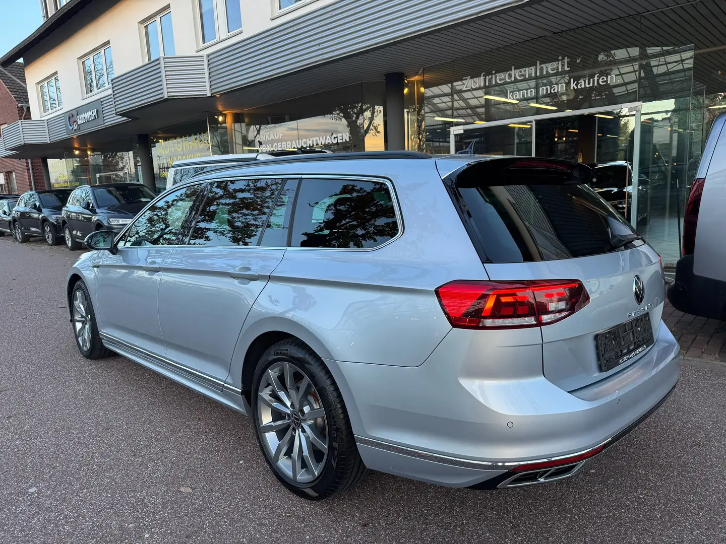 Volkswagen Passat Variant 2.0 TDI DSG R-Line T-Leder/LED/ACC/AHK Grau - 2