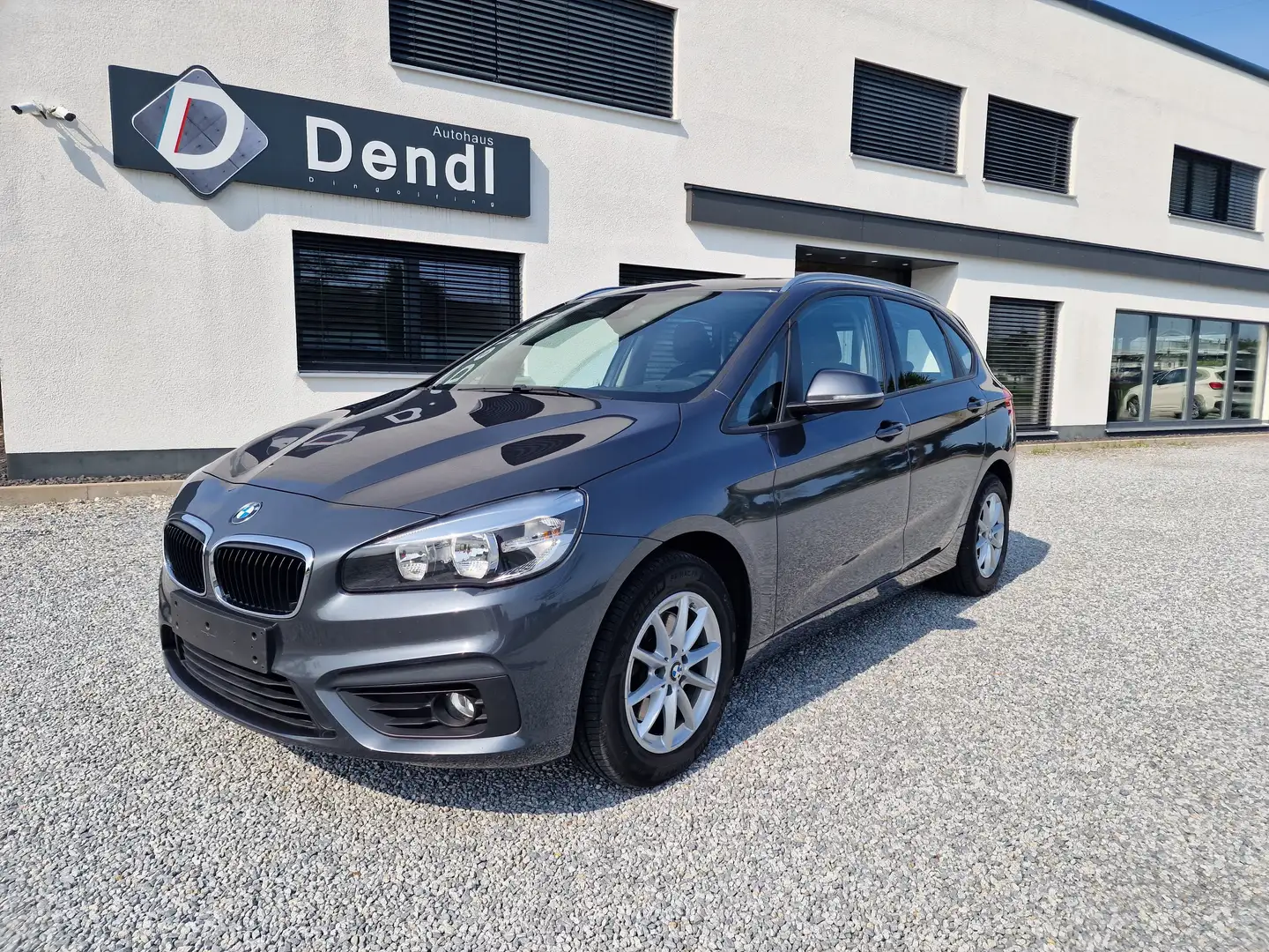 BMW 220 220 i Active Tourer *Navi*Sport-Lenkr.*Pano* Grau - 2