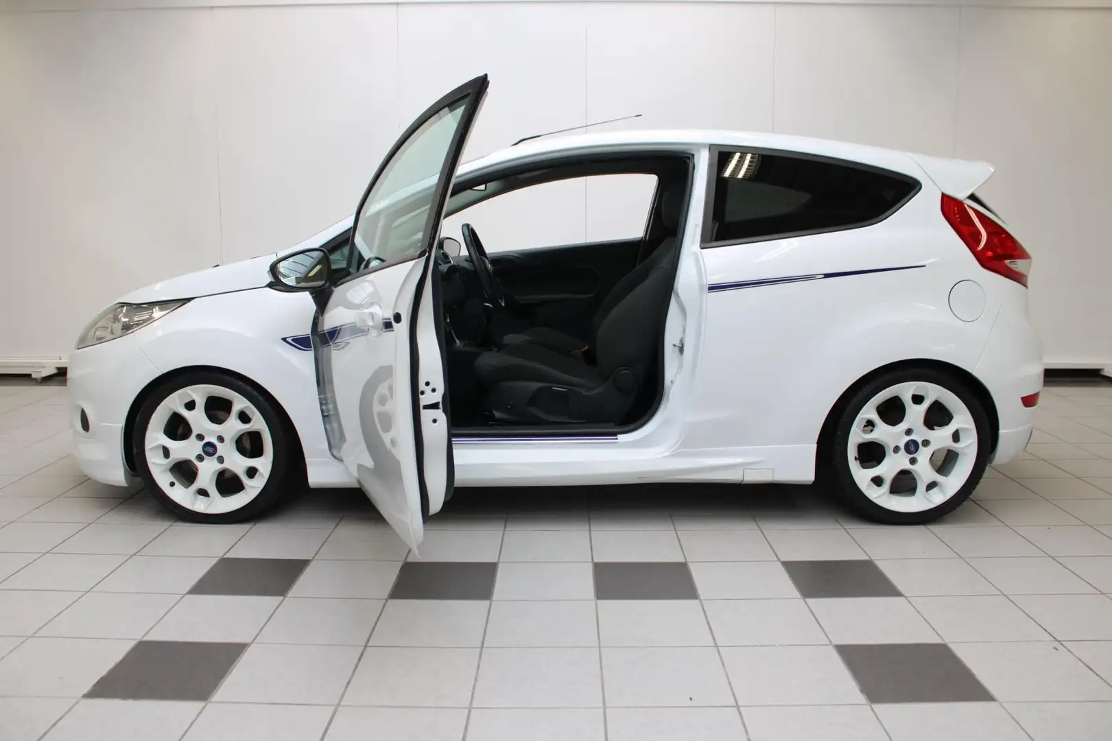 Ford Fiesta 1.6 Metal - 135PK, Parkeensensor, Stoelverwarming Blanc - 2