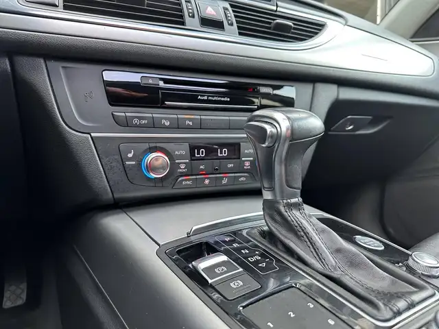 Audi A6 view 12