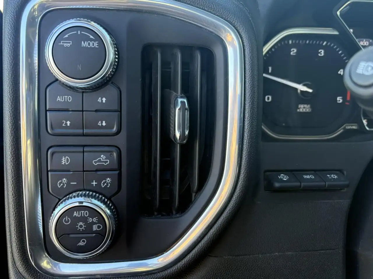 GMC Sierra 2500HD снимка GMC Sierra 2500HD