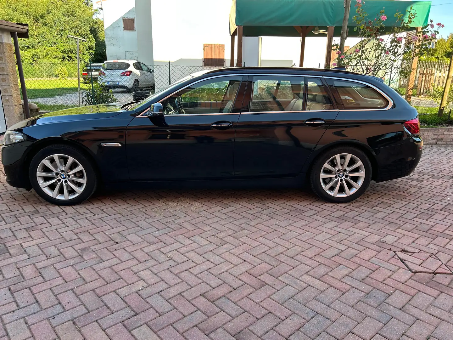 BMW 525 Serie 5 F11 Touring 525d Touring Luxury Nero - 1