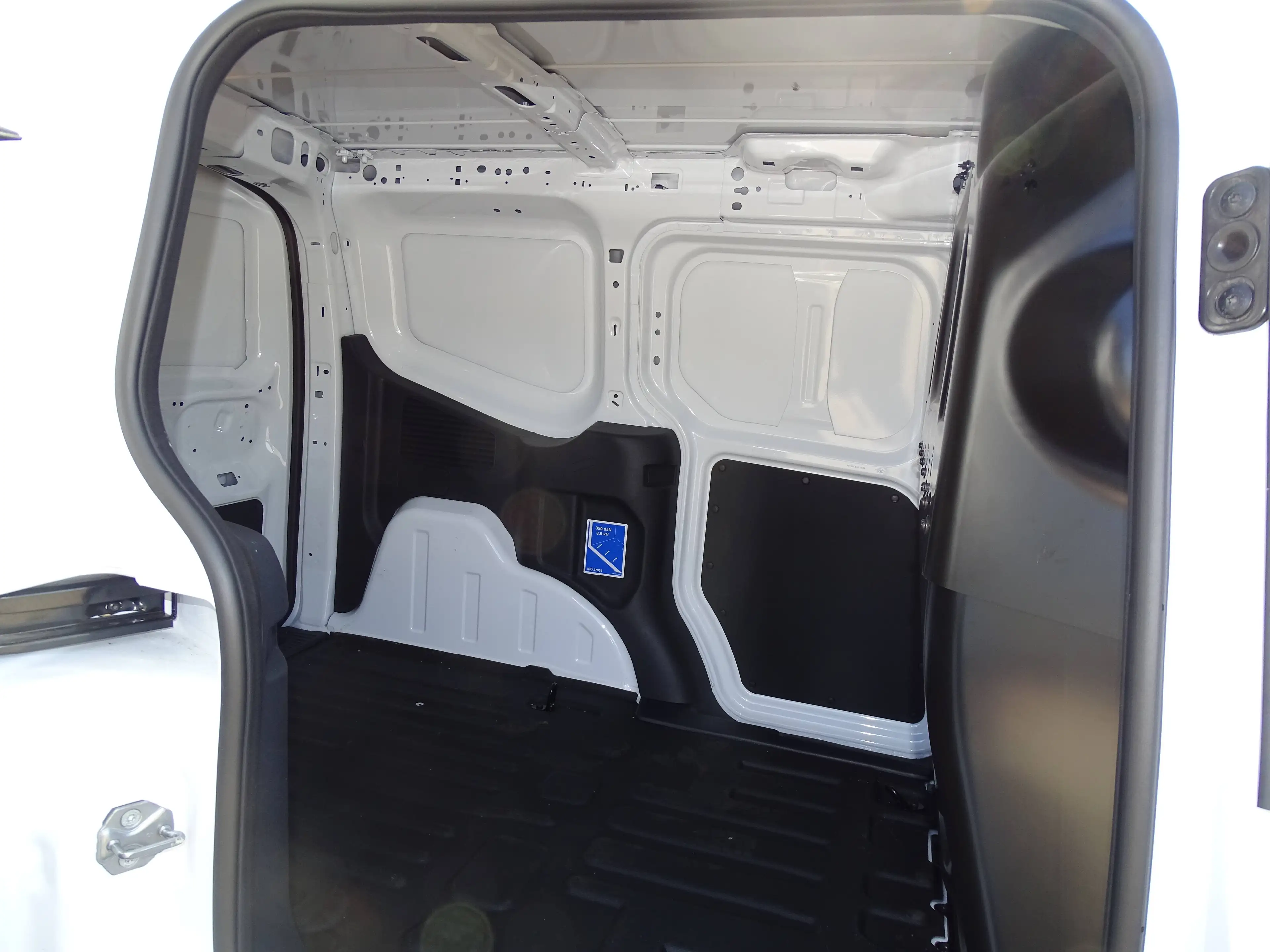 Ford Transit Courier Trend — photo 11