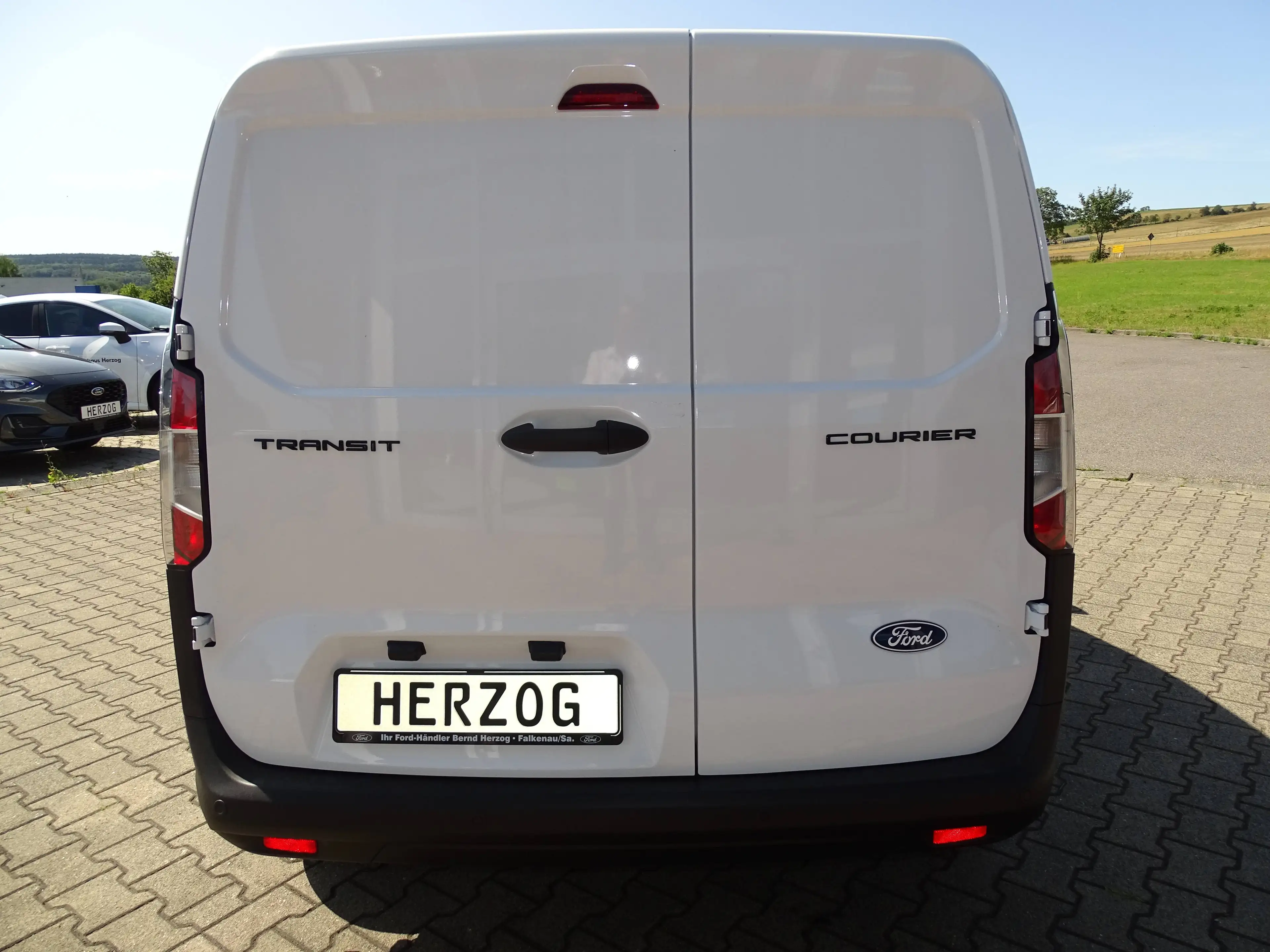 Ford Transit Courier Trend — photo 3