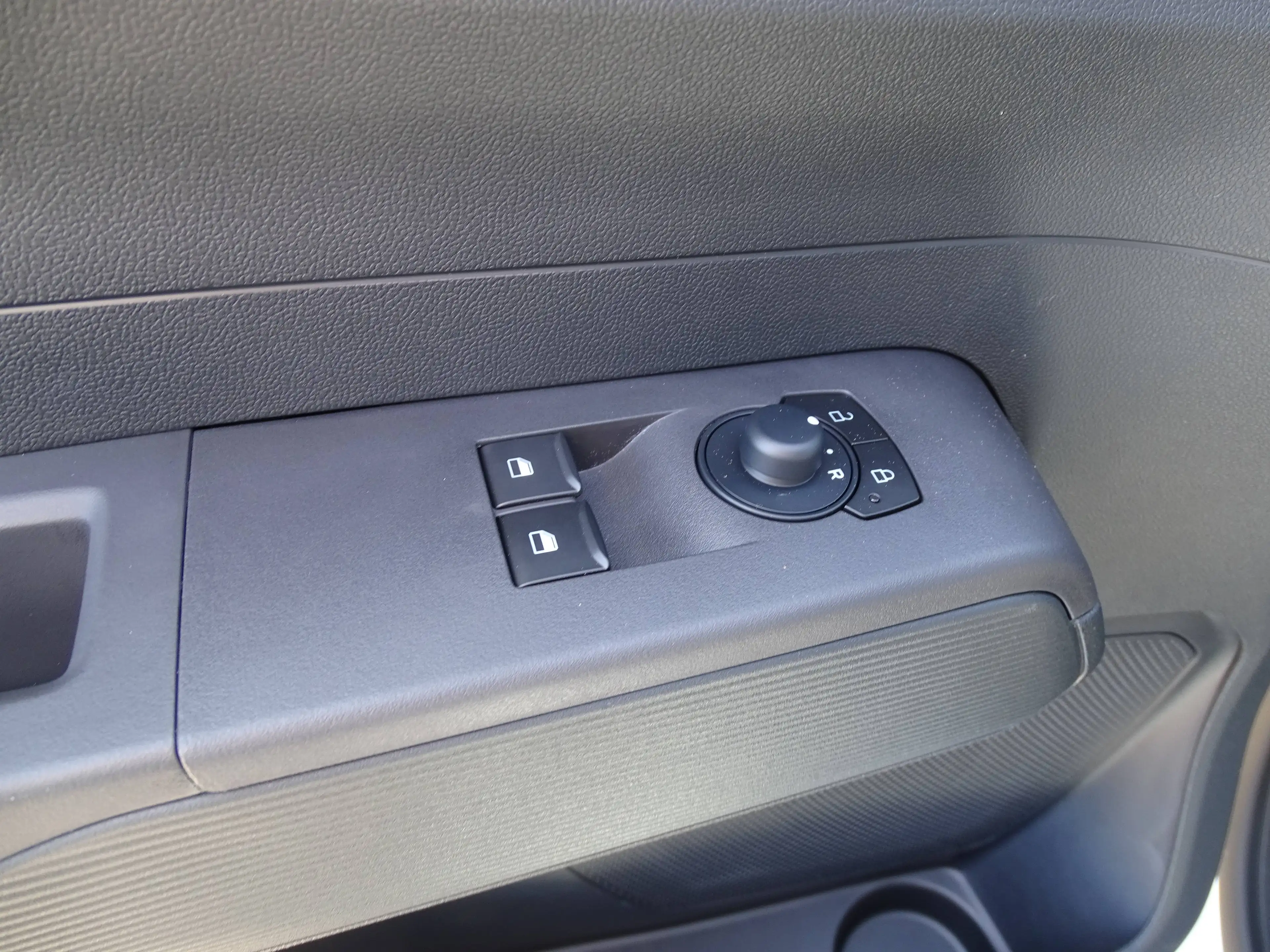 Ford Transit Courier Trend — photo 13