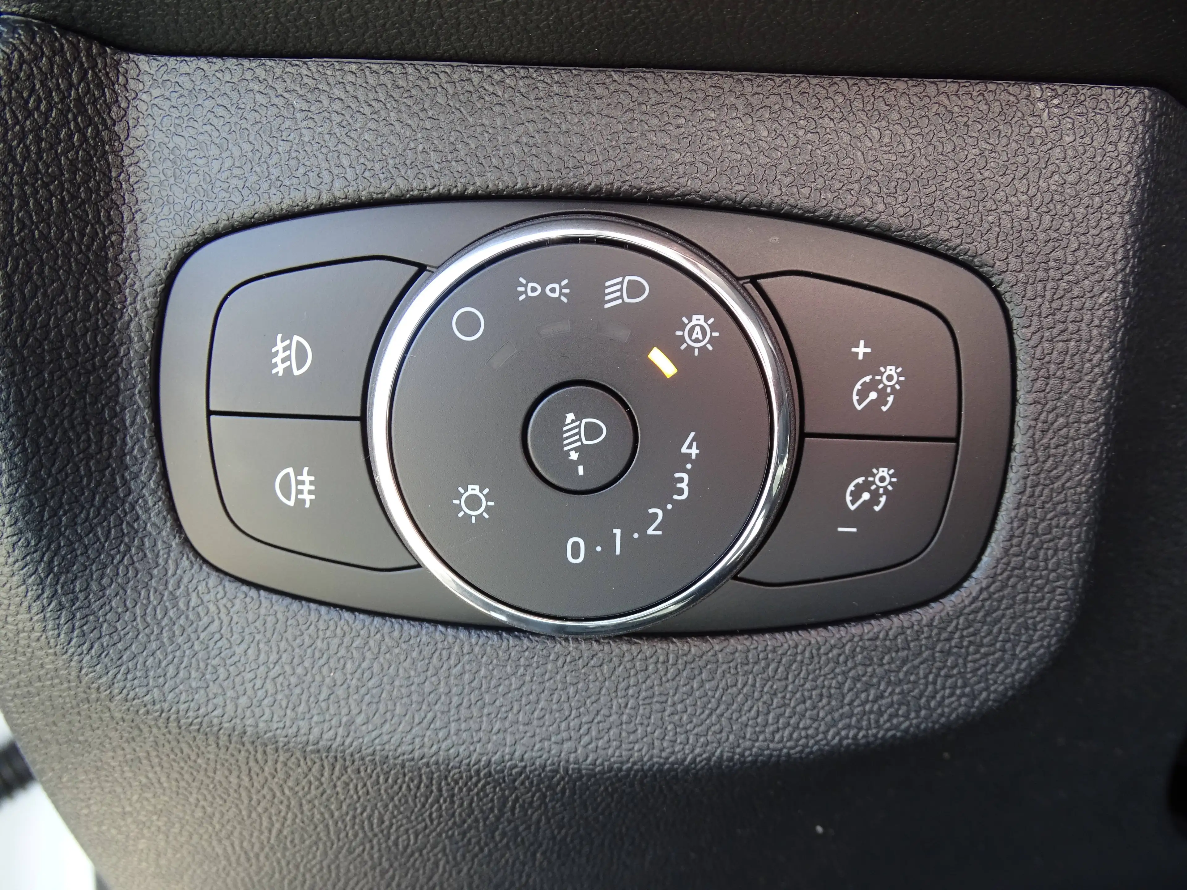 Ford Transit Courier Trend — photo 15