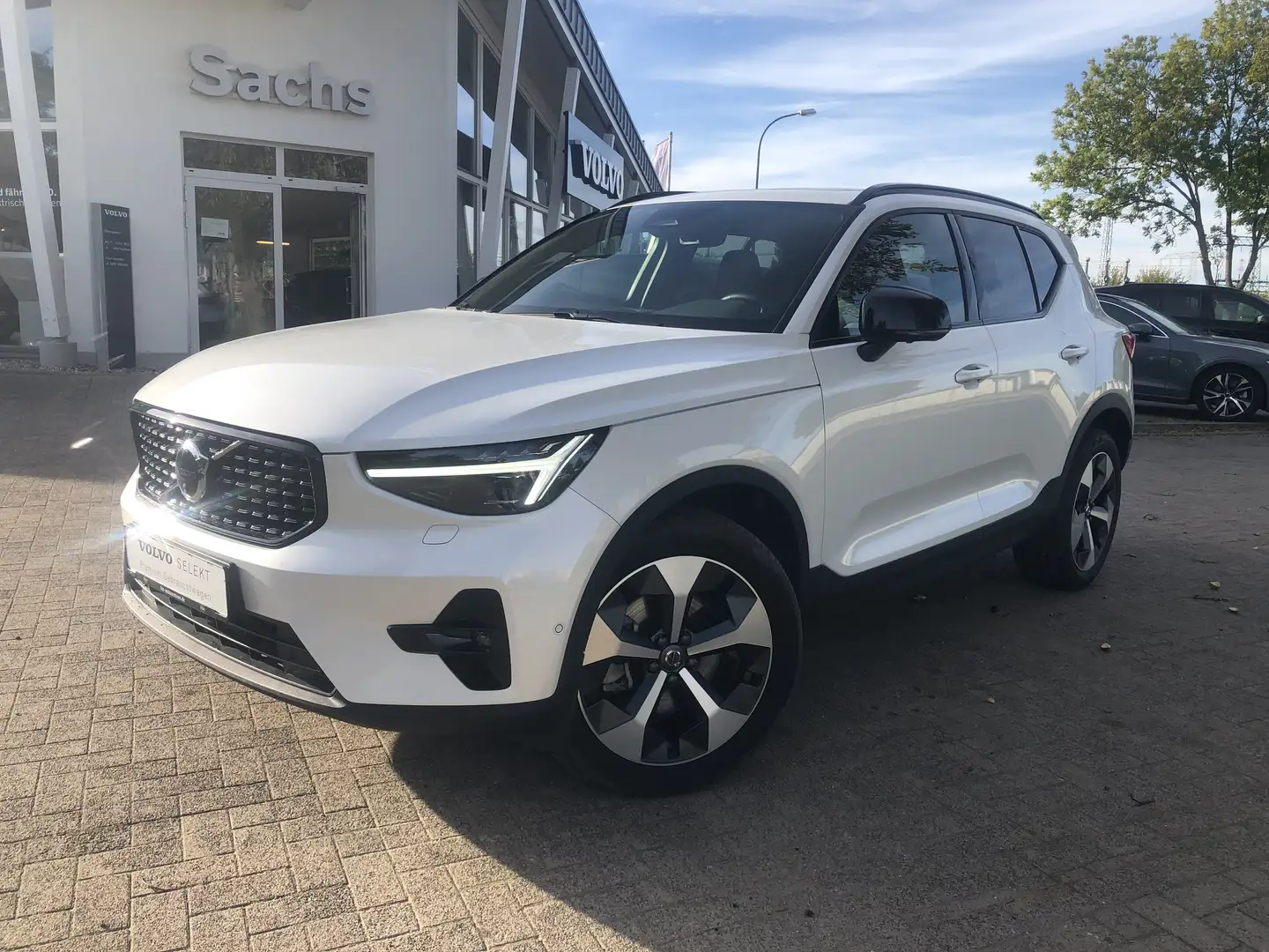 Volvo XC40 B4 Plus Dark Panoramadach  Plus Dark Weiß - 1