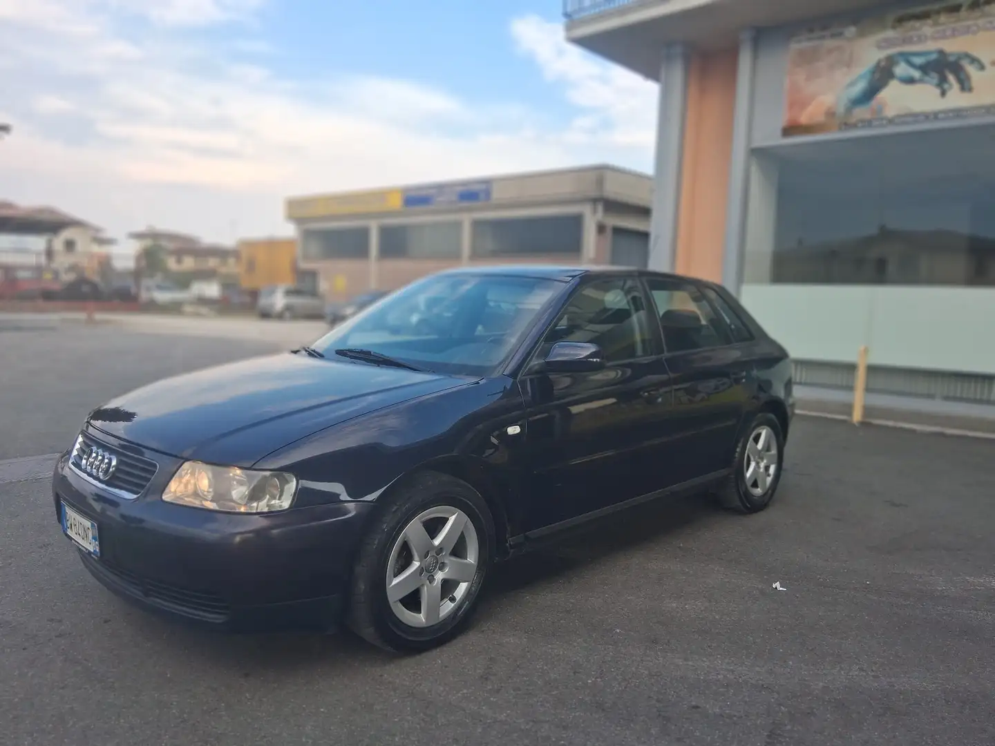 Audi A3 5p 1.8 Ambiente FL - 1