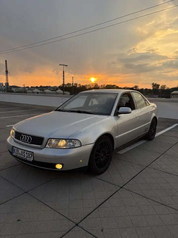Audi A4 1.8 T, foto 1