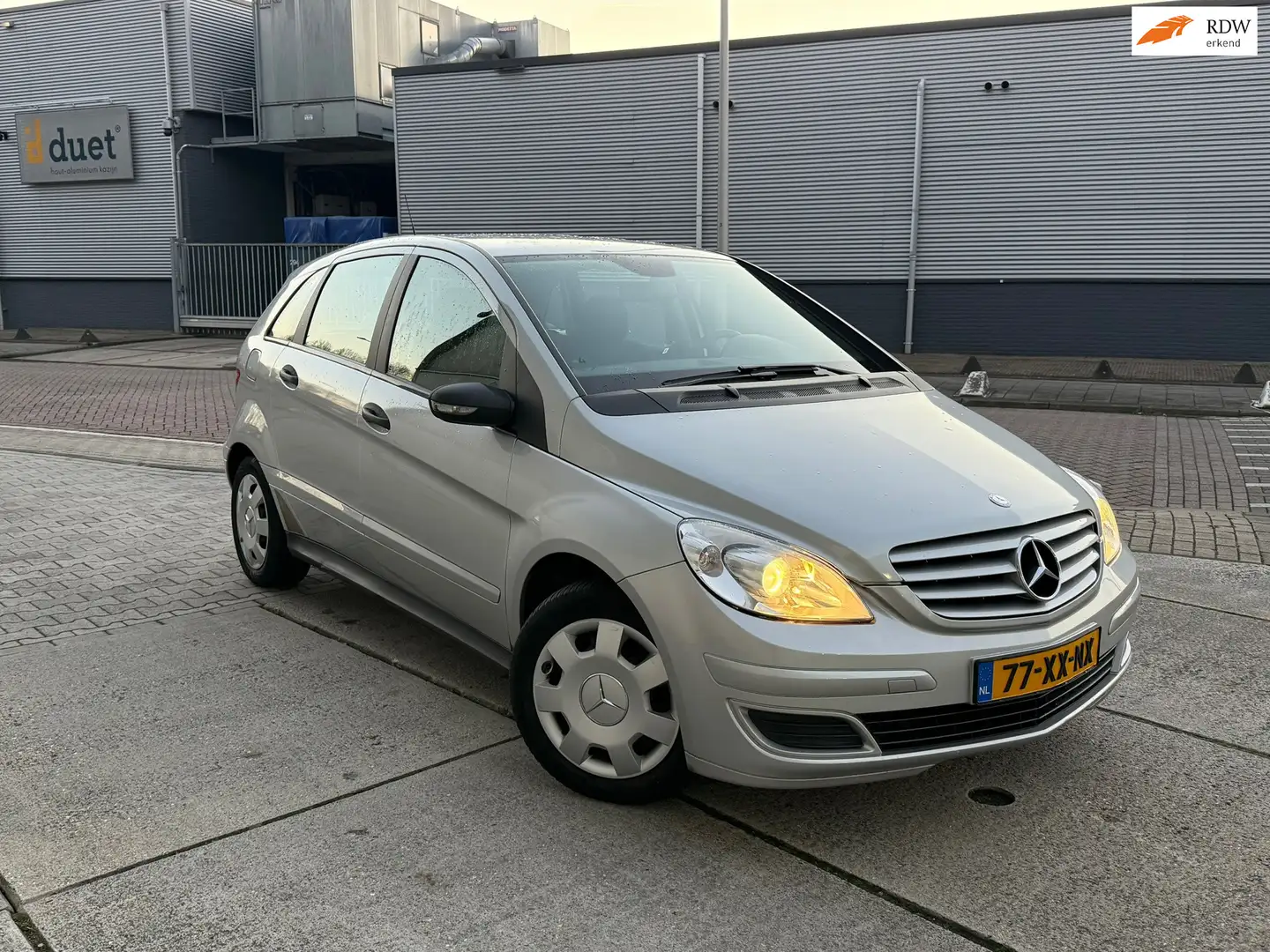 Mercedes-Benz B 200 Automaat NAVI 113000 NAP APK 12-2026 Grijs - 1