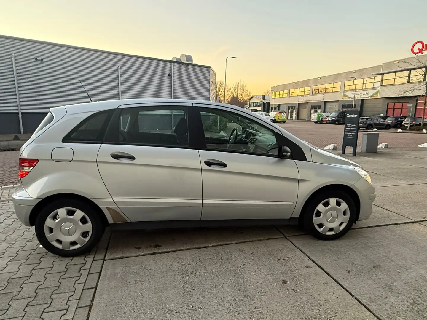 Mercedes-Benz B 200 Automaat NAVI 113000 NAP APK 12-2026 Grijs - 2